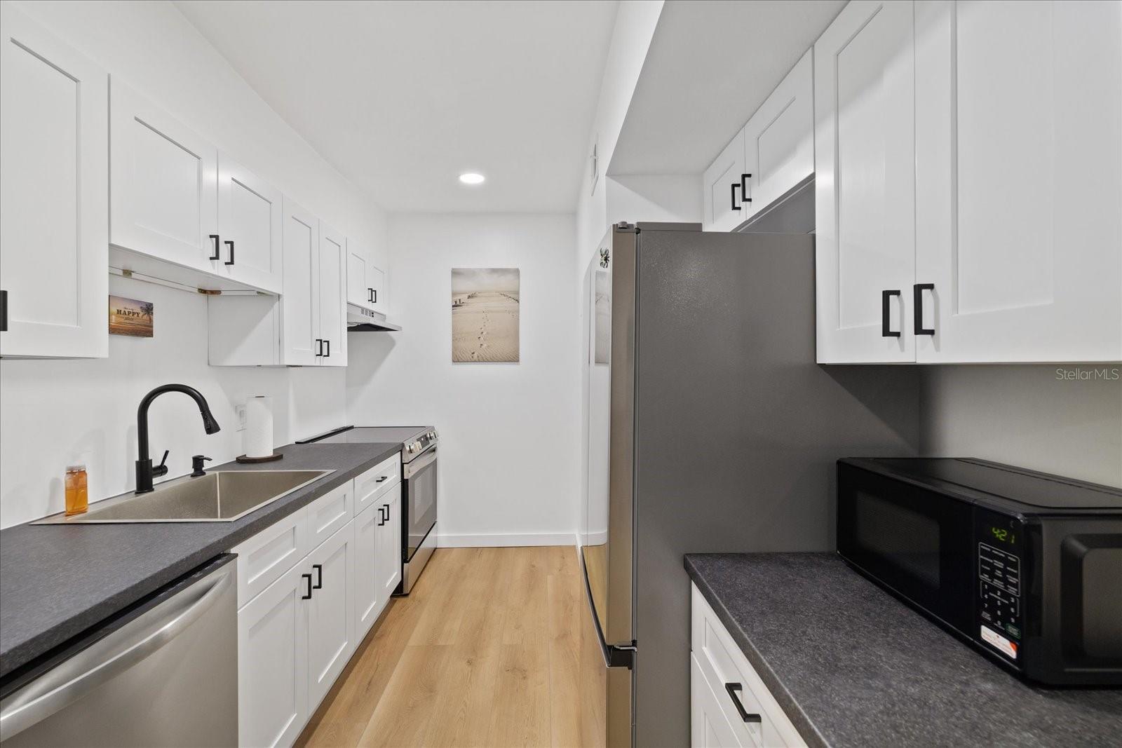253 Rex Pl #b Property Photo 8