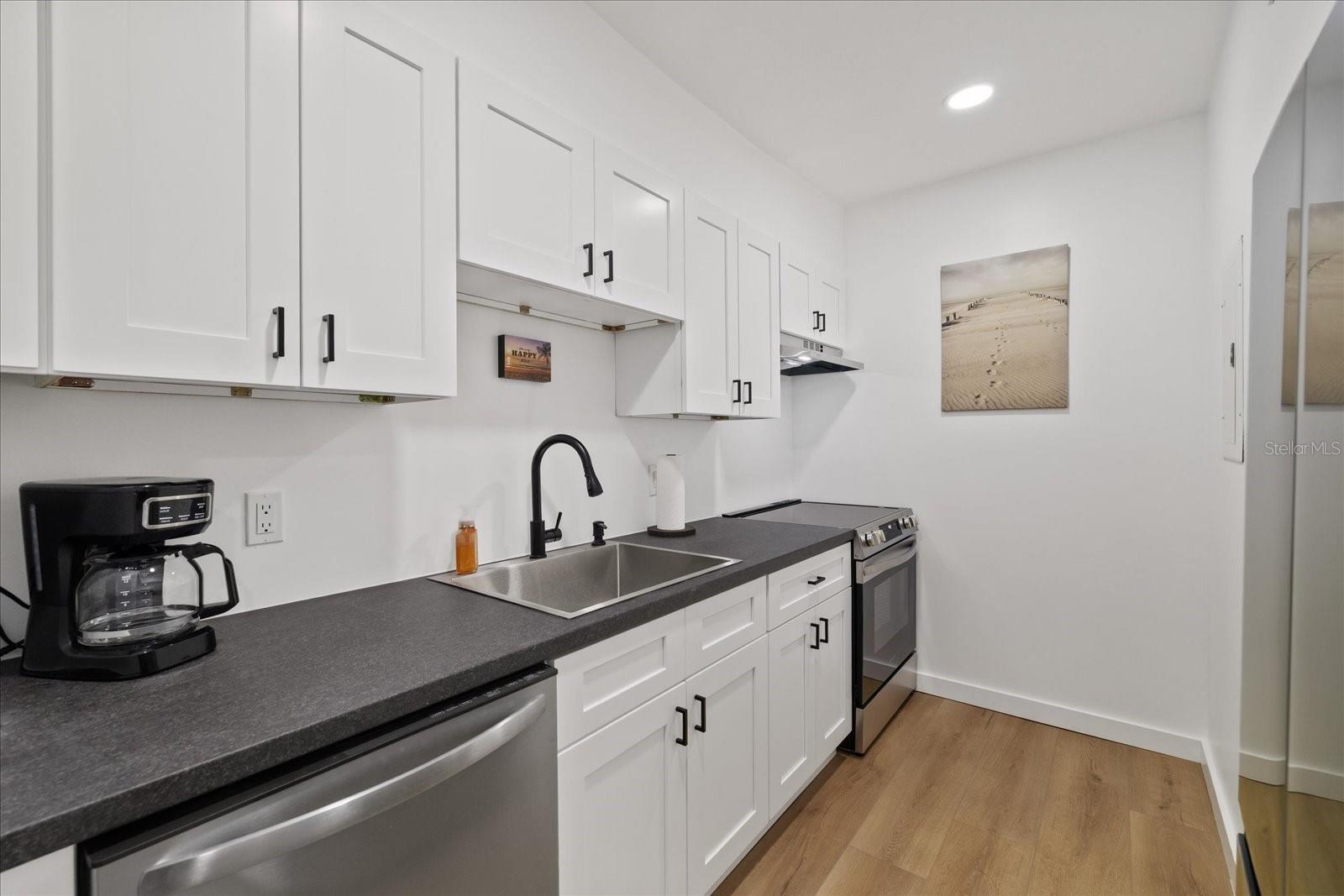 253 Rex Pl #b Property Photo 9
