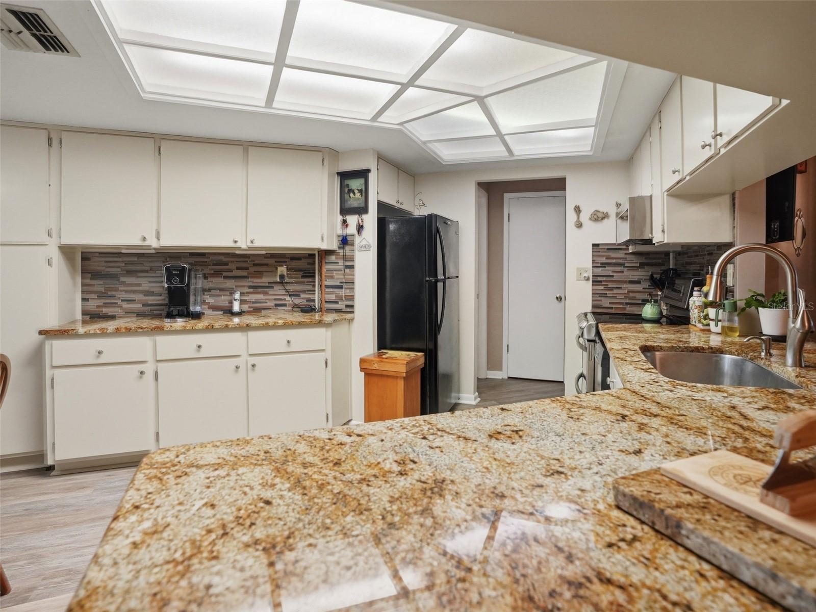 24088 Eppley Dr Property Photo 9
