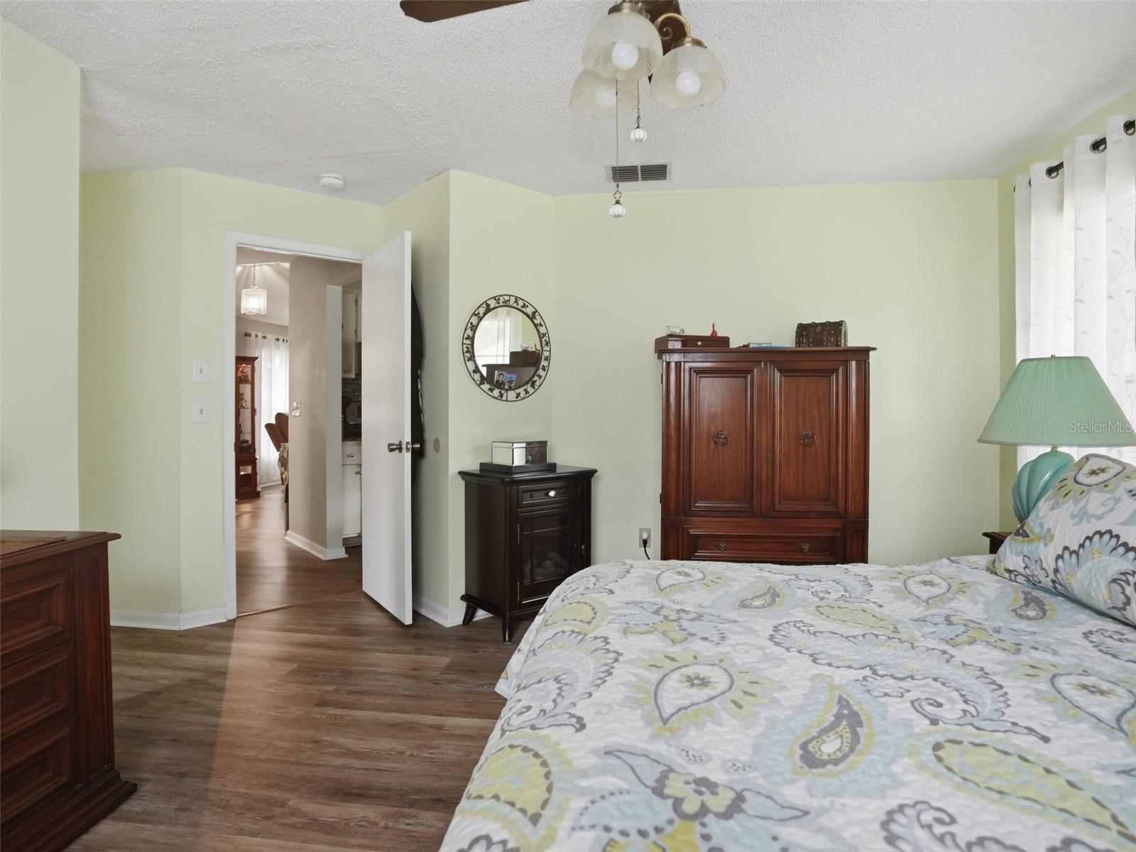 24088 Eppley Dr Property Photo 17