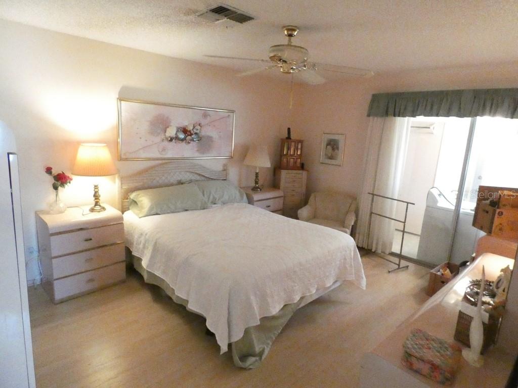 945 Madrid Dr Property Photo 18