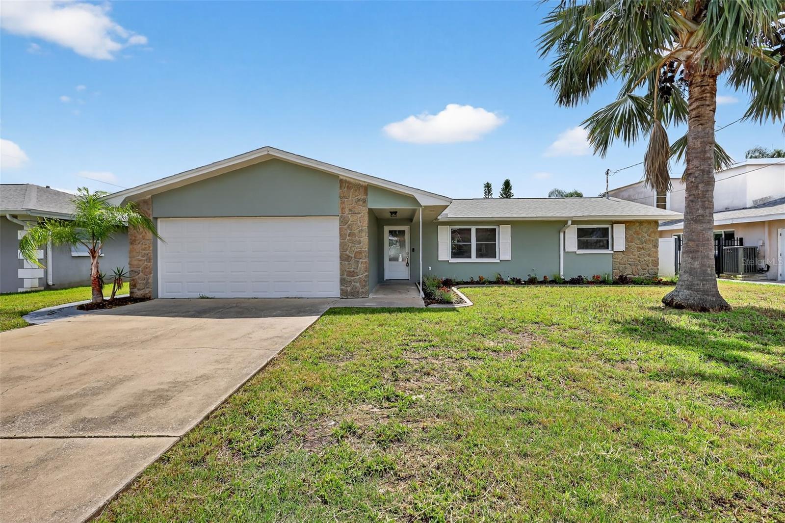 2175 Edythe Dr Property Photo 2