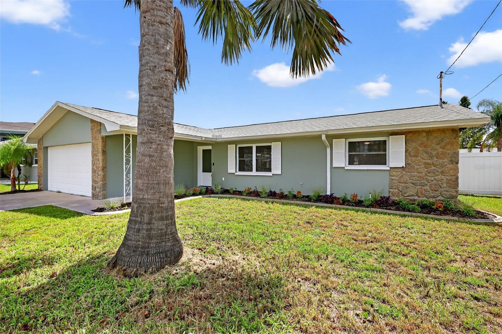 2175 Edythe Dr Property Photo 3