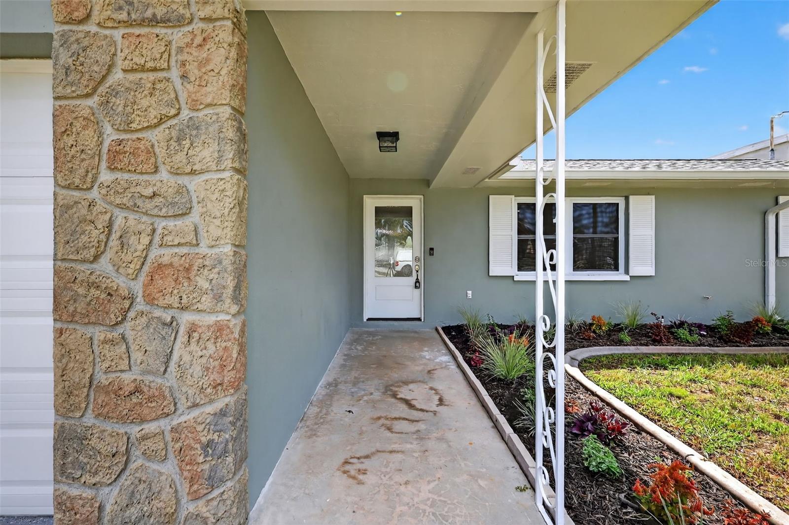 2175 Edythe Dr Property Photo 4