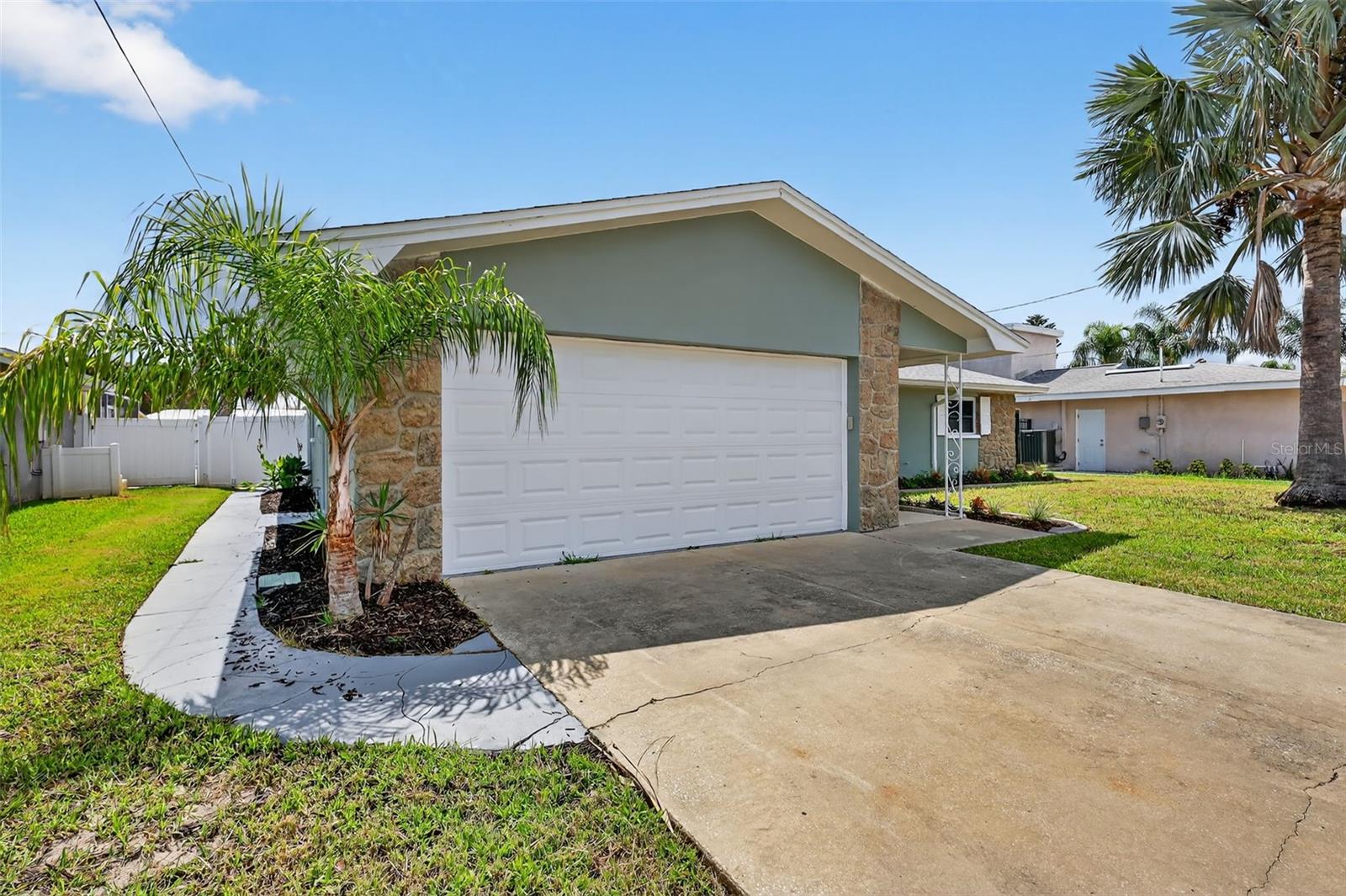2175 Edythe Dr Property Photo 5