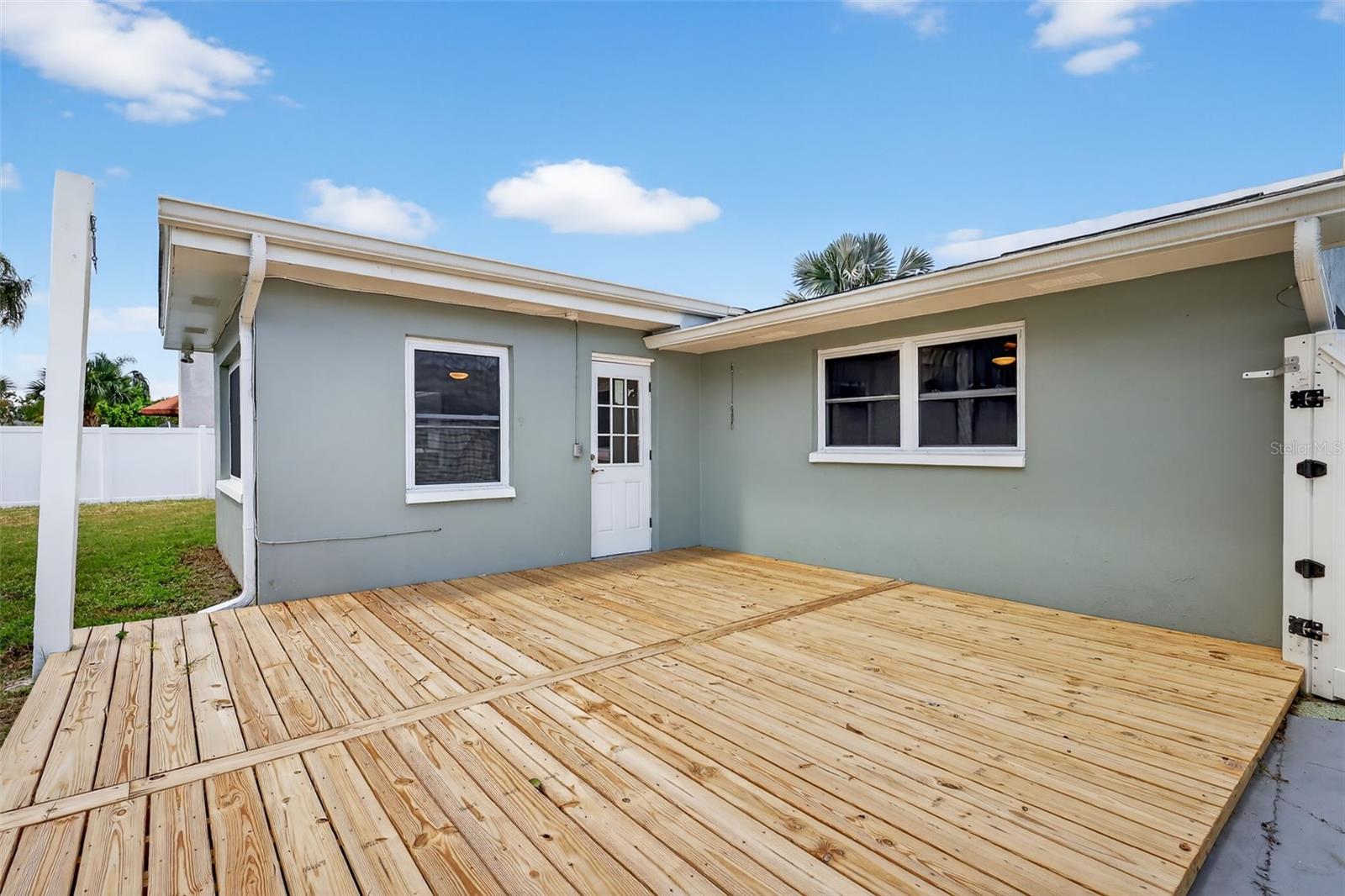 2175 Edythe Dr Property Photo 40