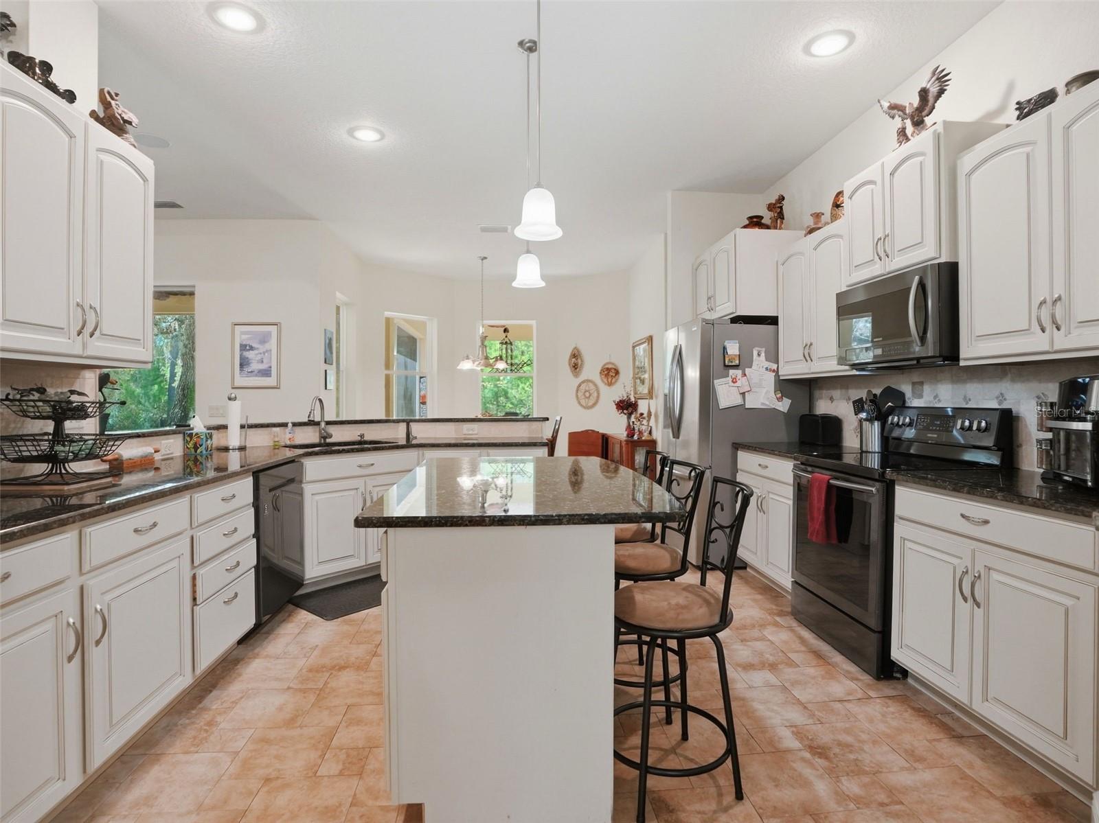 8333 Allen Dr Property Photo 4
