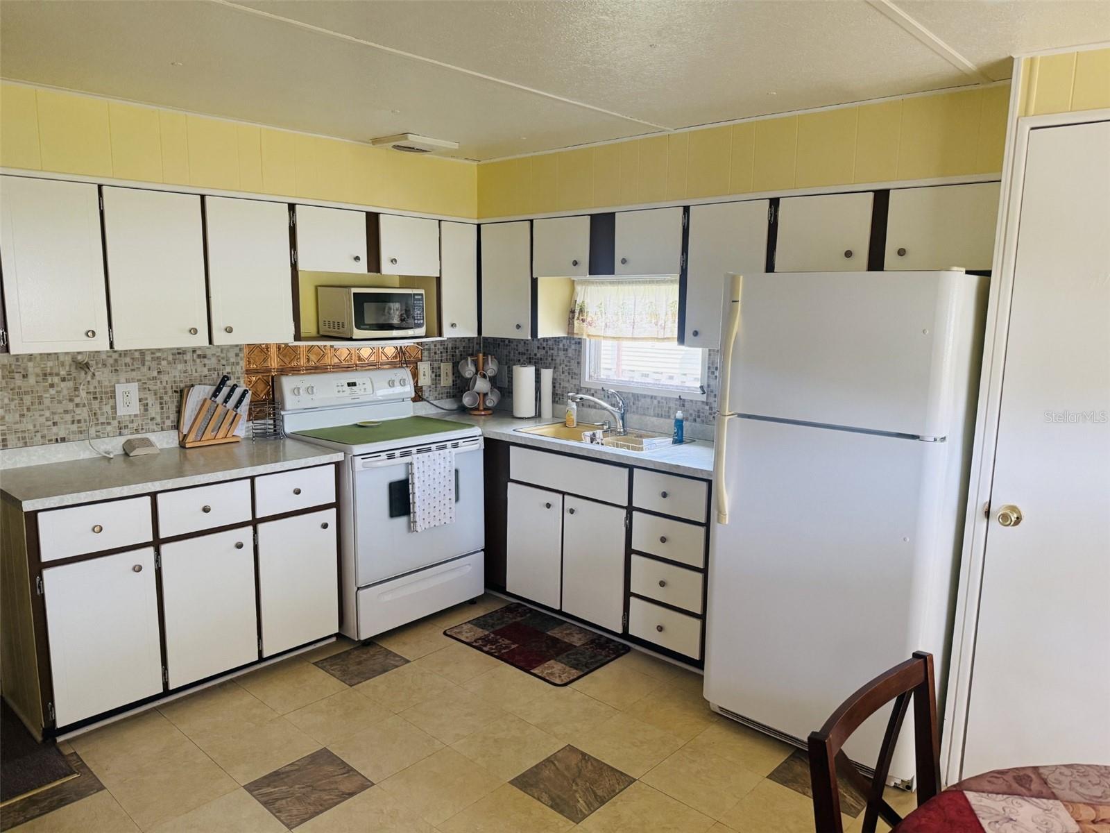 7547 Highpoint Blvd Property Photo 4