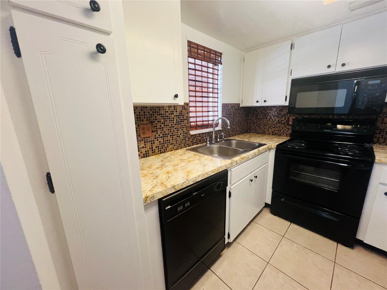 5245 Amulet Dr #207 Property Photo 4