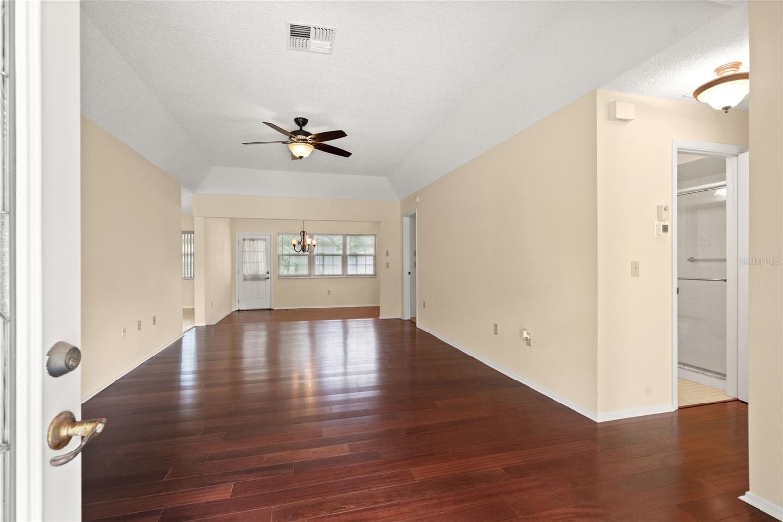 6090 Elcona Ct Property Photo 4