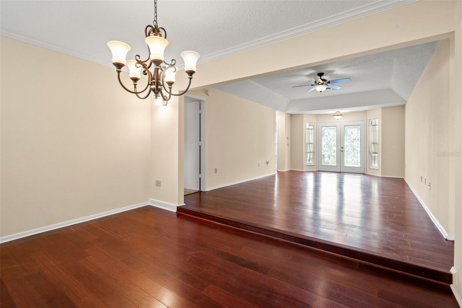 6090 Elcona Ct Property Photo 7