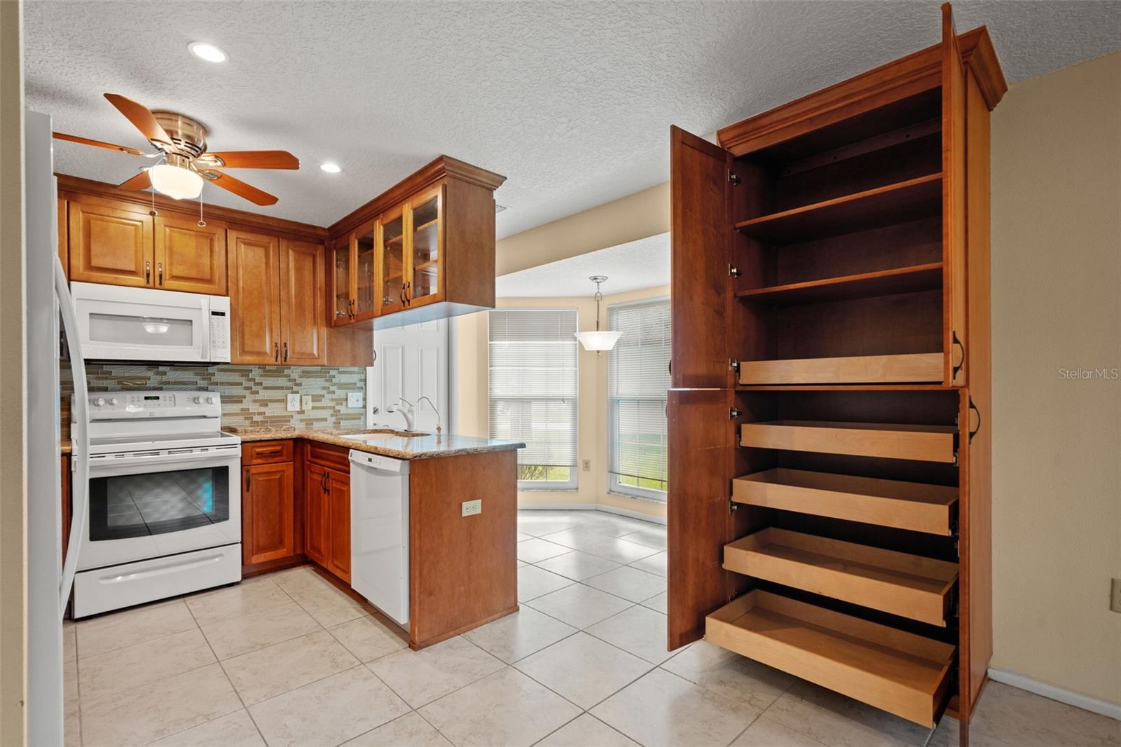 6090 Elcona Ct Property Photo 10