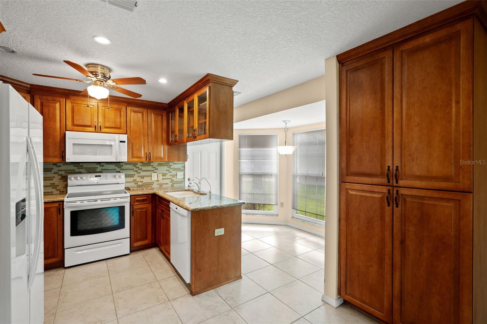6090 Elcona Ct Property Photo 11
