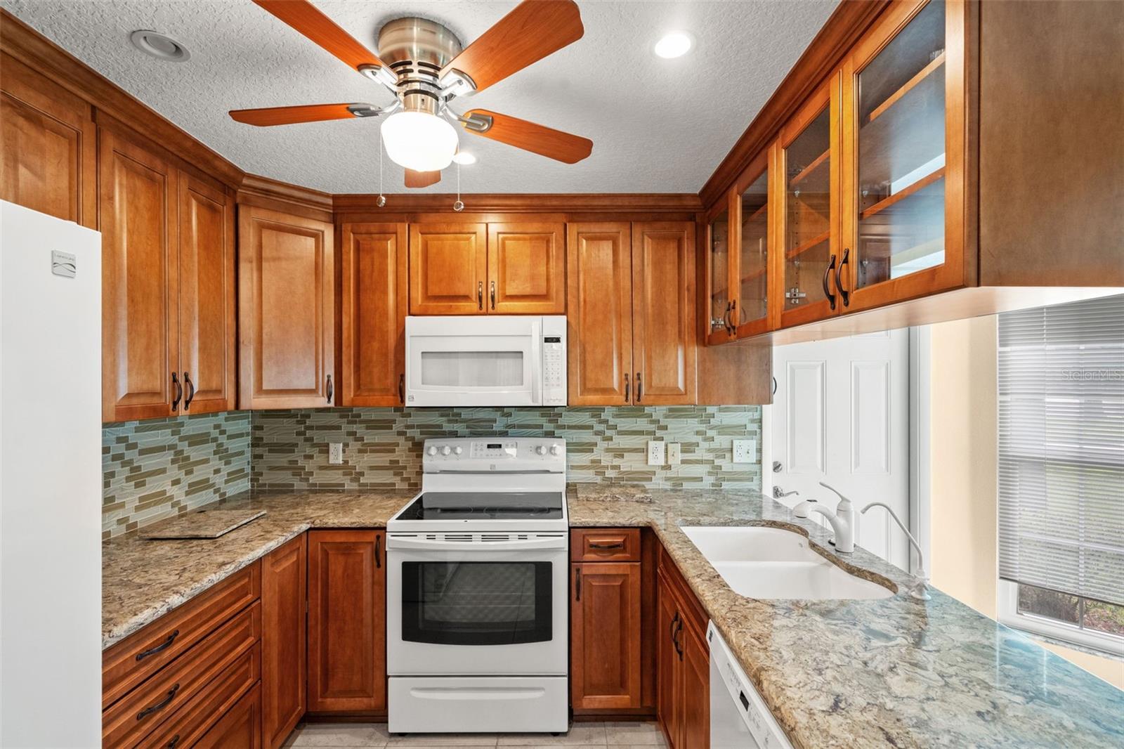 6090 Elcona Ct Property Photo 12
