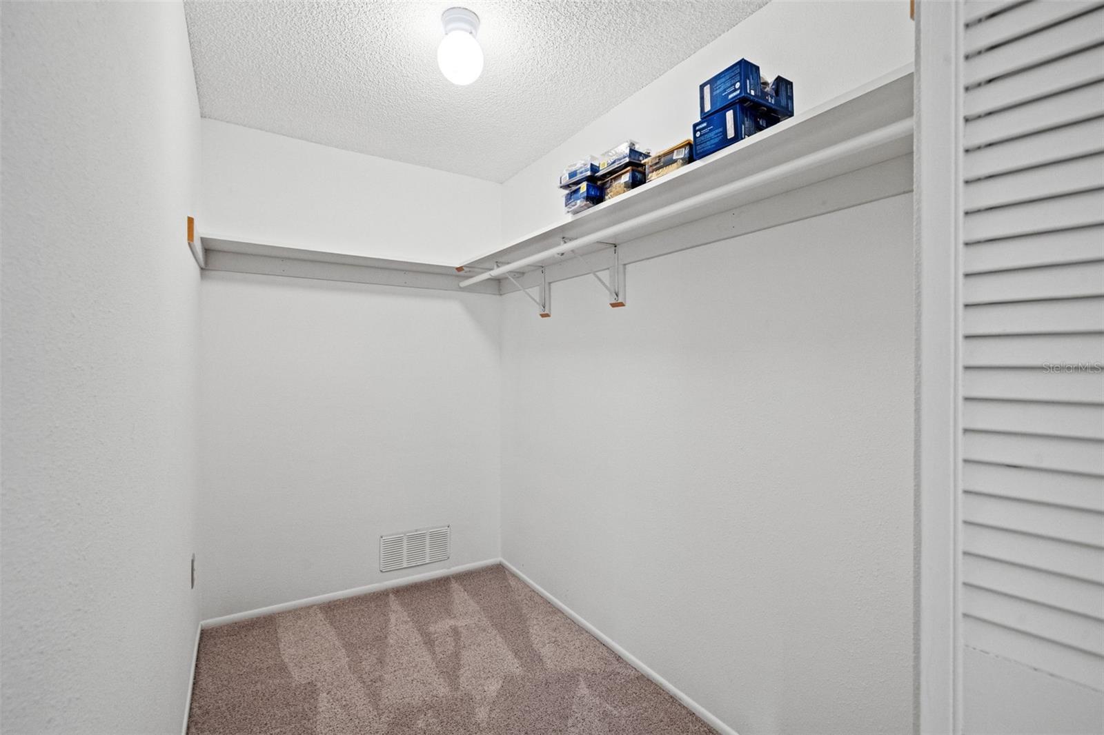 6090 Elcona Ct Property Photo 16