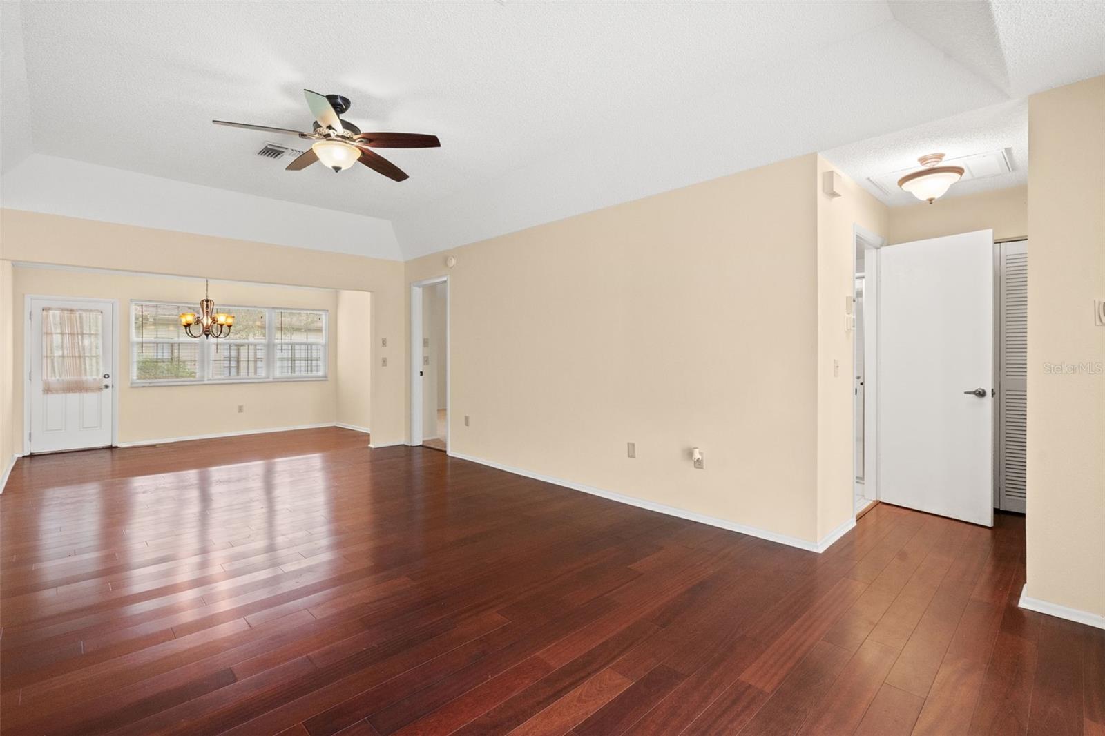 6090 Elcona Ct Property Photo 20