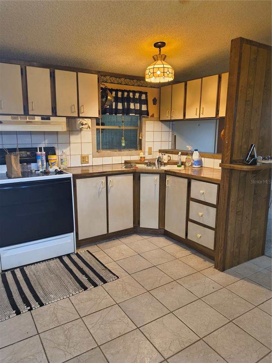 18250 Caufield Rd Property Photo 8