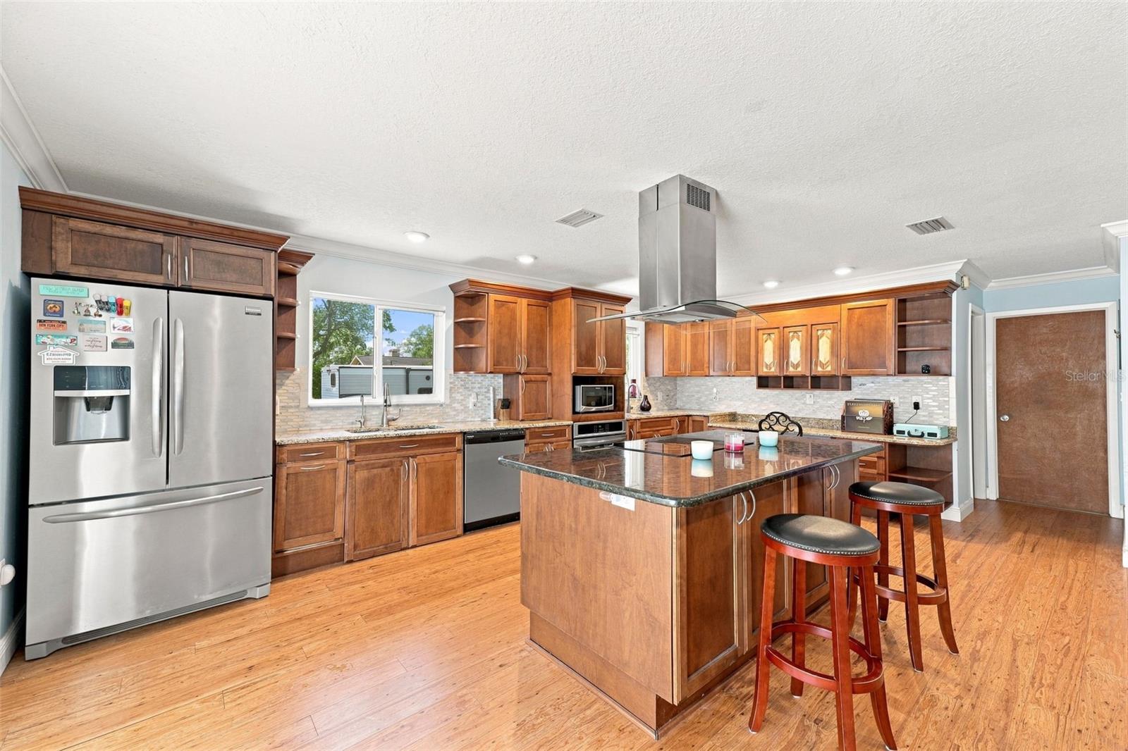 455 Hampshire Ave Property Photo 5