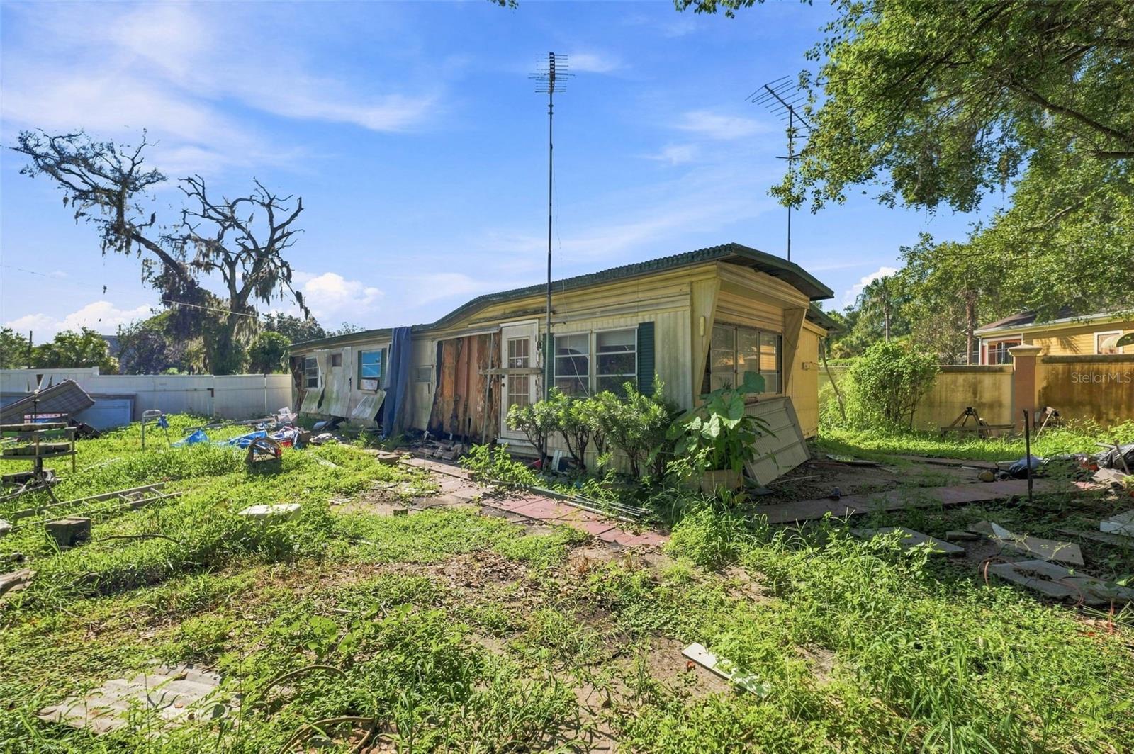 W7889289 Property Photo 2