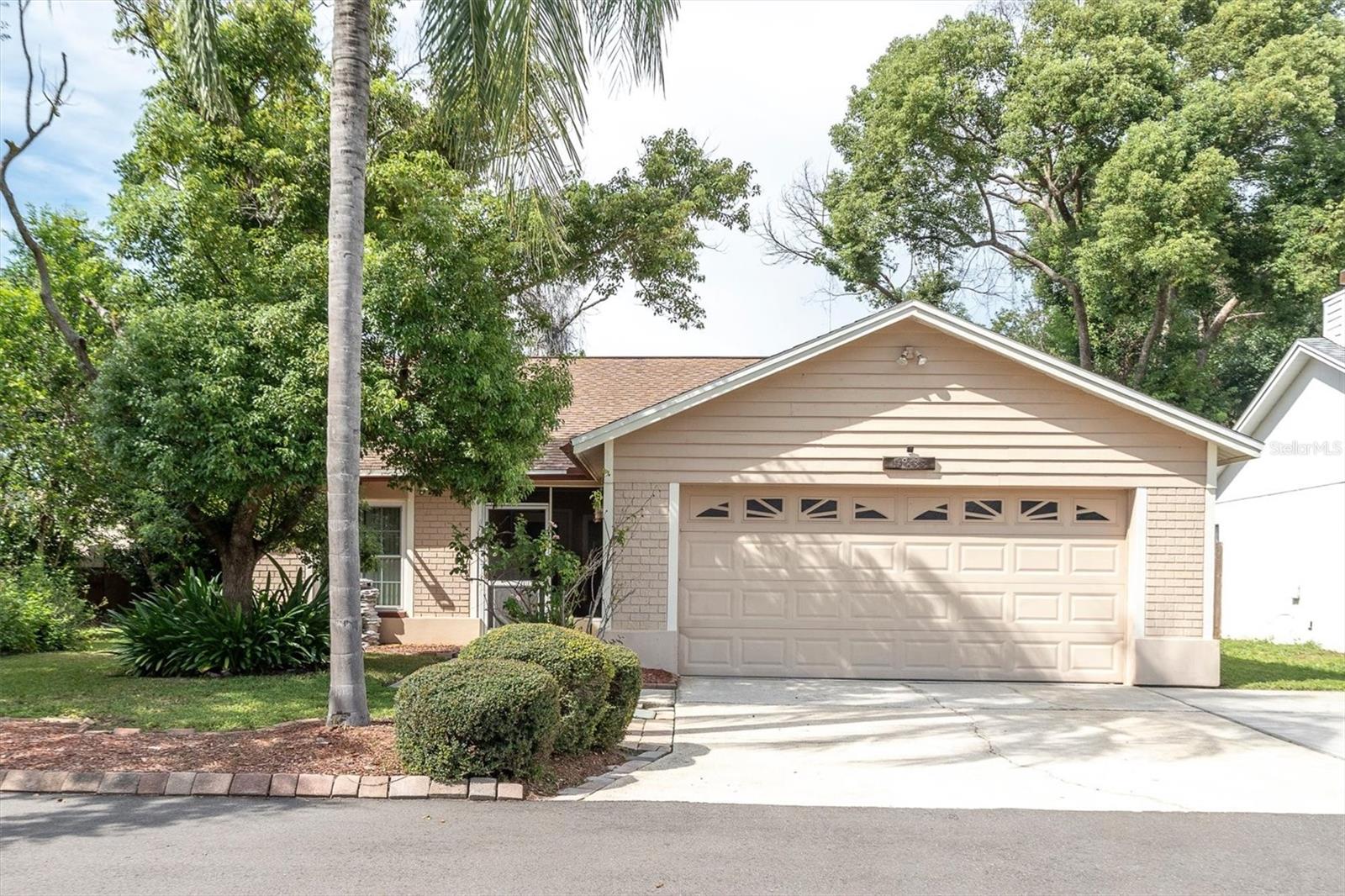 10833 LIVINGSTON DR Property Photo 1