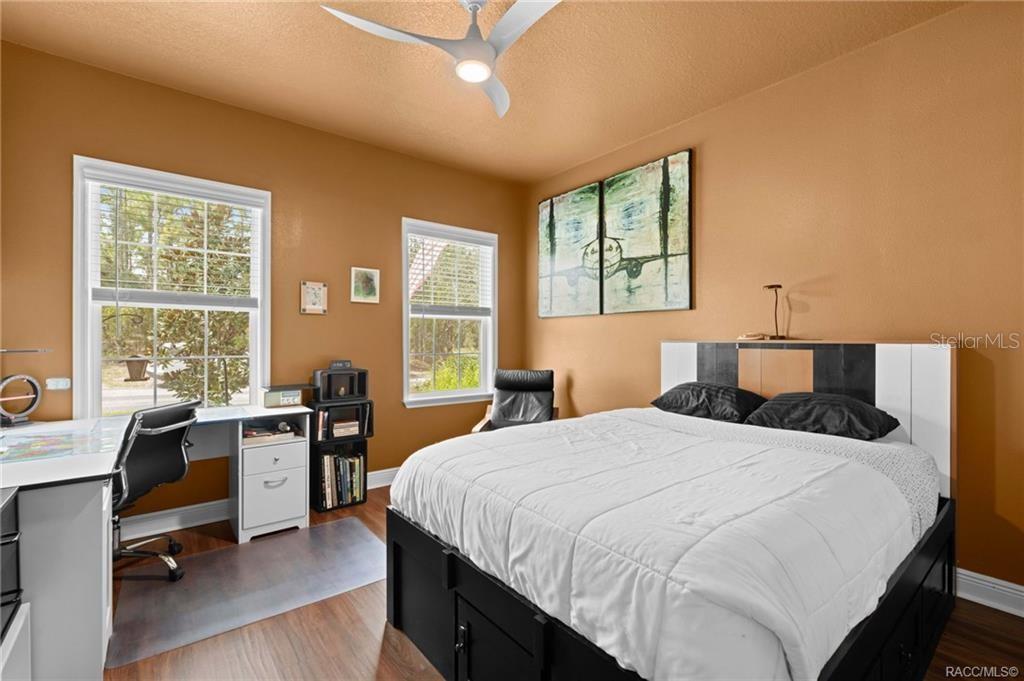 16 Elder Ct E Property Photo 9