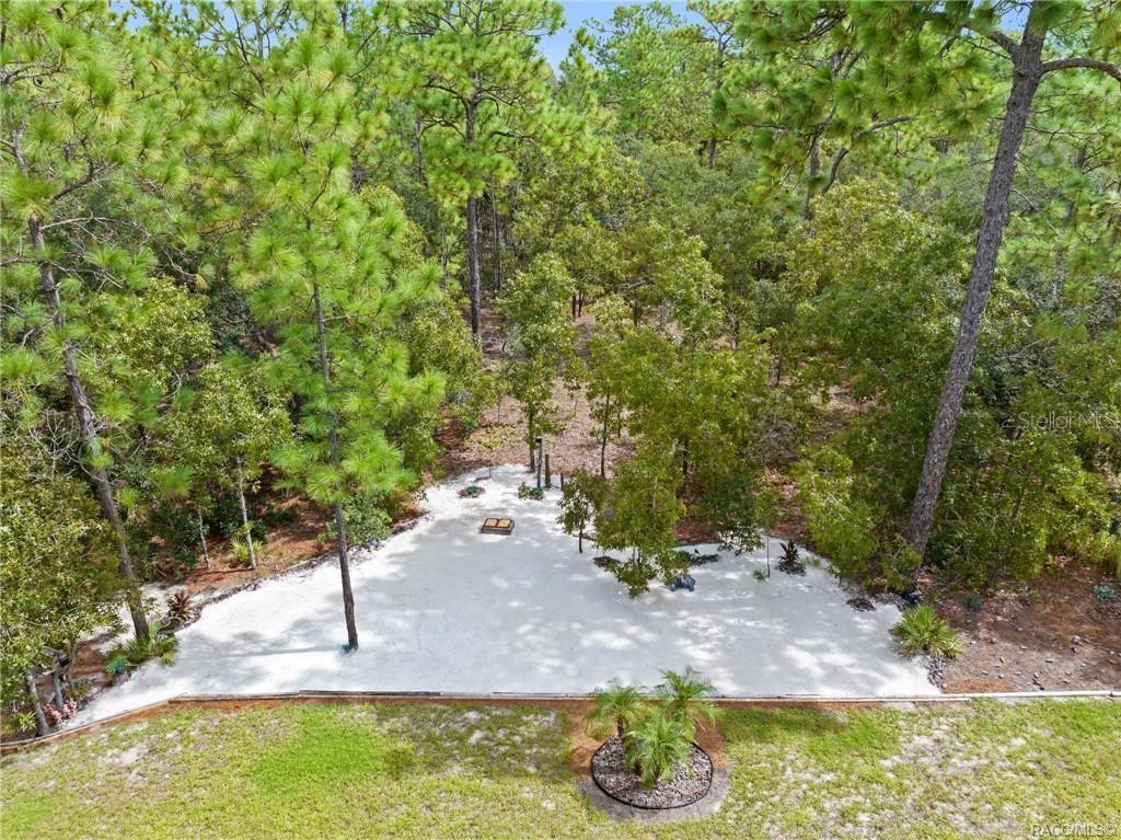 16 Elder Ct E Property Photo 45