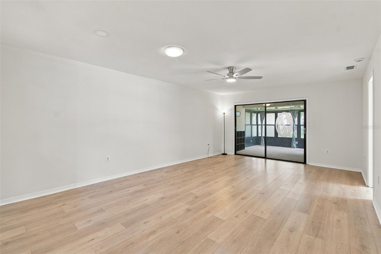 7610 Oakmont Ln Property Photo 4