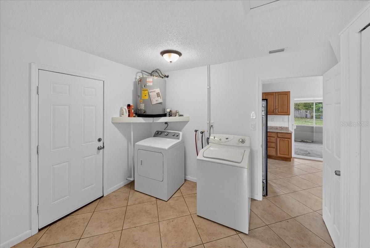 20105 Suncrest Dr Property Photo 18