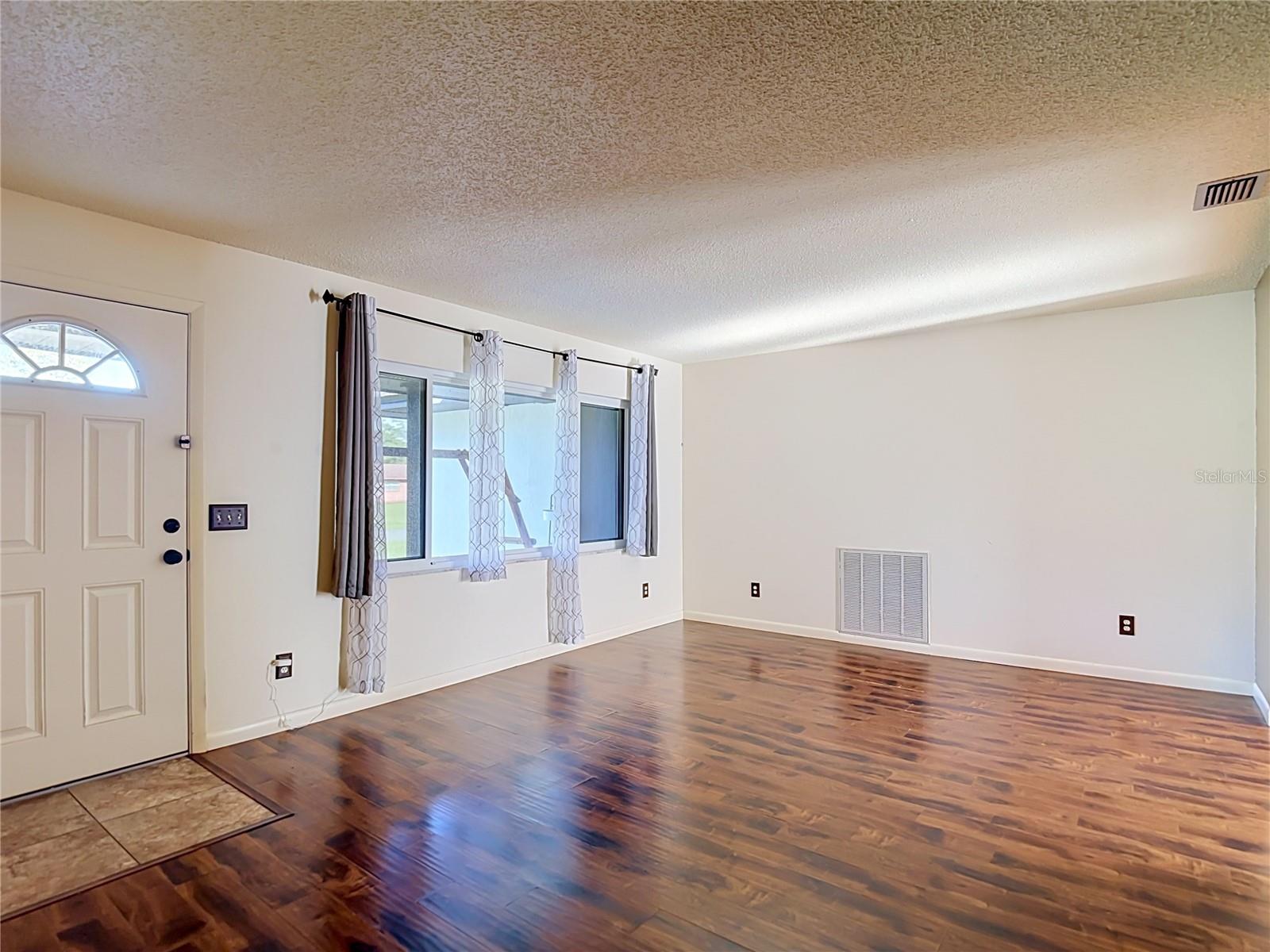 12261 S Elm Pt Property Photo 5