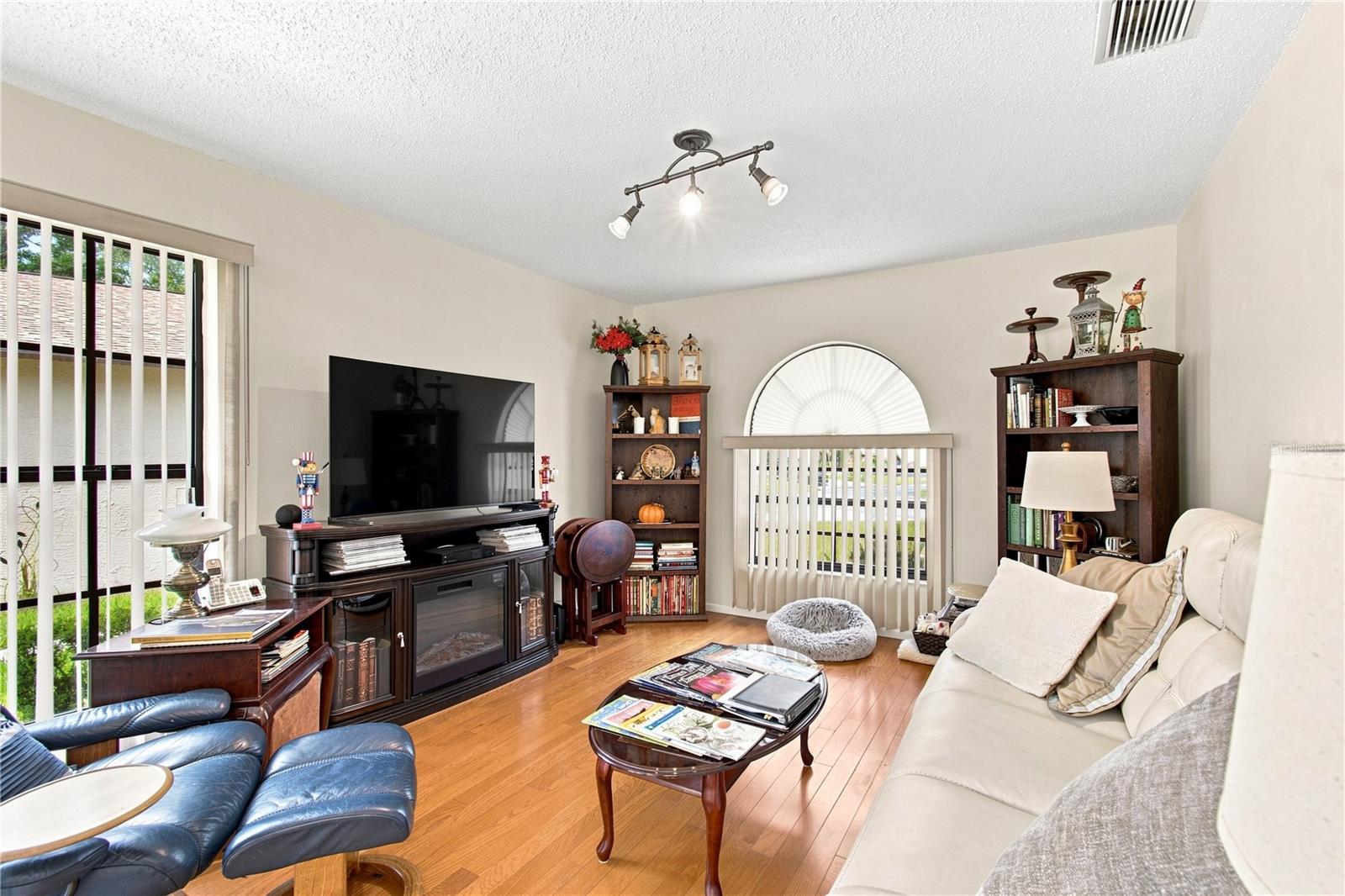 6706 Oak Cluster Cir Property Photo 17