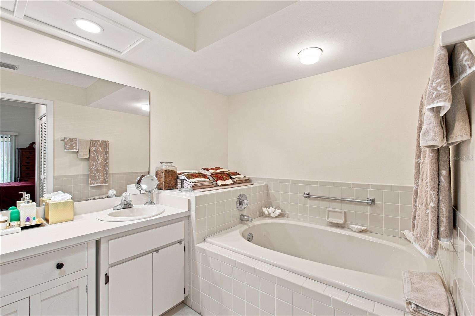 6706 Oak Cluster Cir Property Photo 26