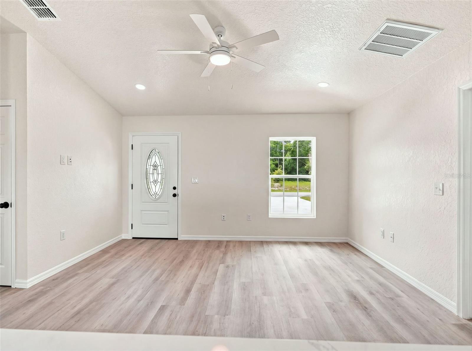 3305 Harden St Property Photo 7