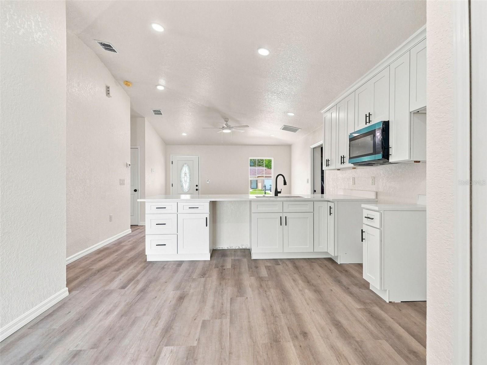 3305 Harden St Property Photo 12