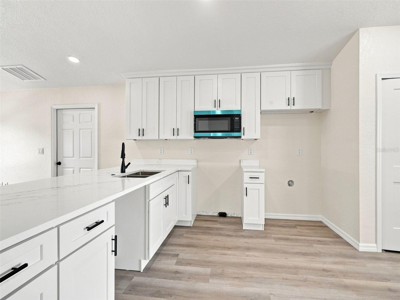 3305 Harden St Property Photo 16