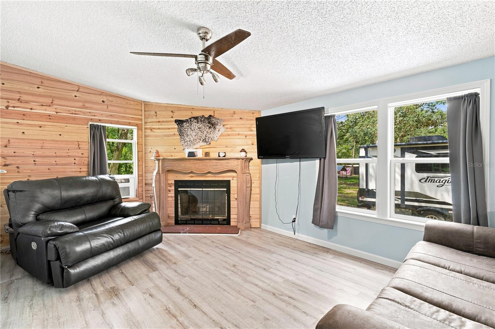 7395 Robb Rd Property Photo 3