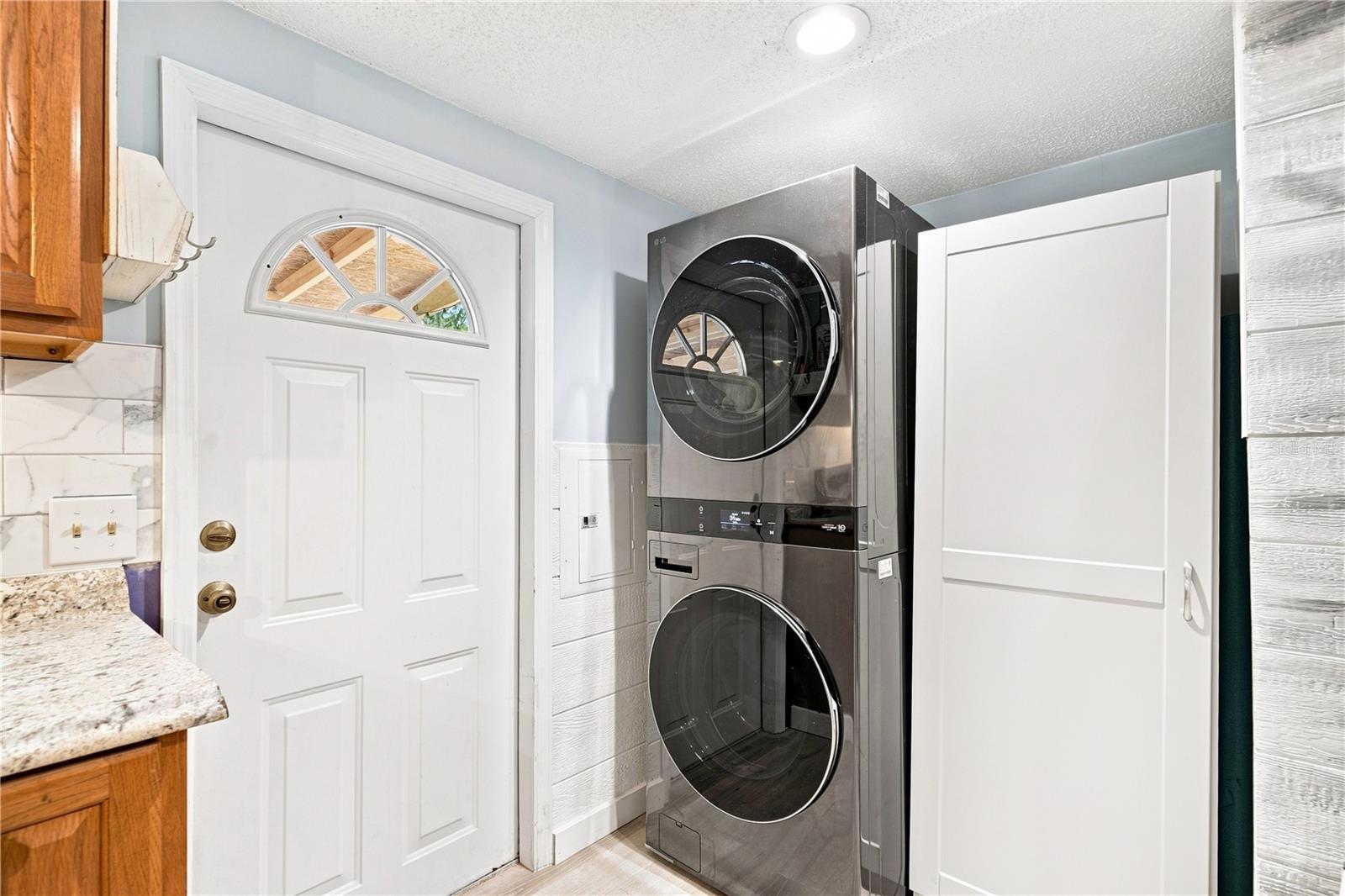 7395 Robb Rd Property Photo 4