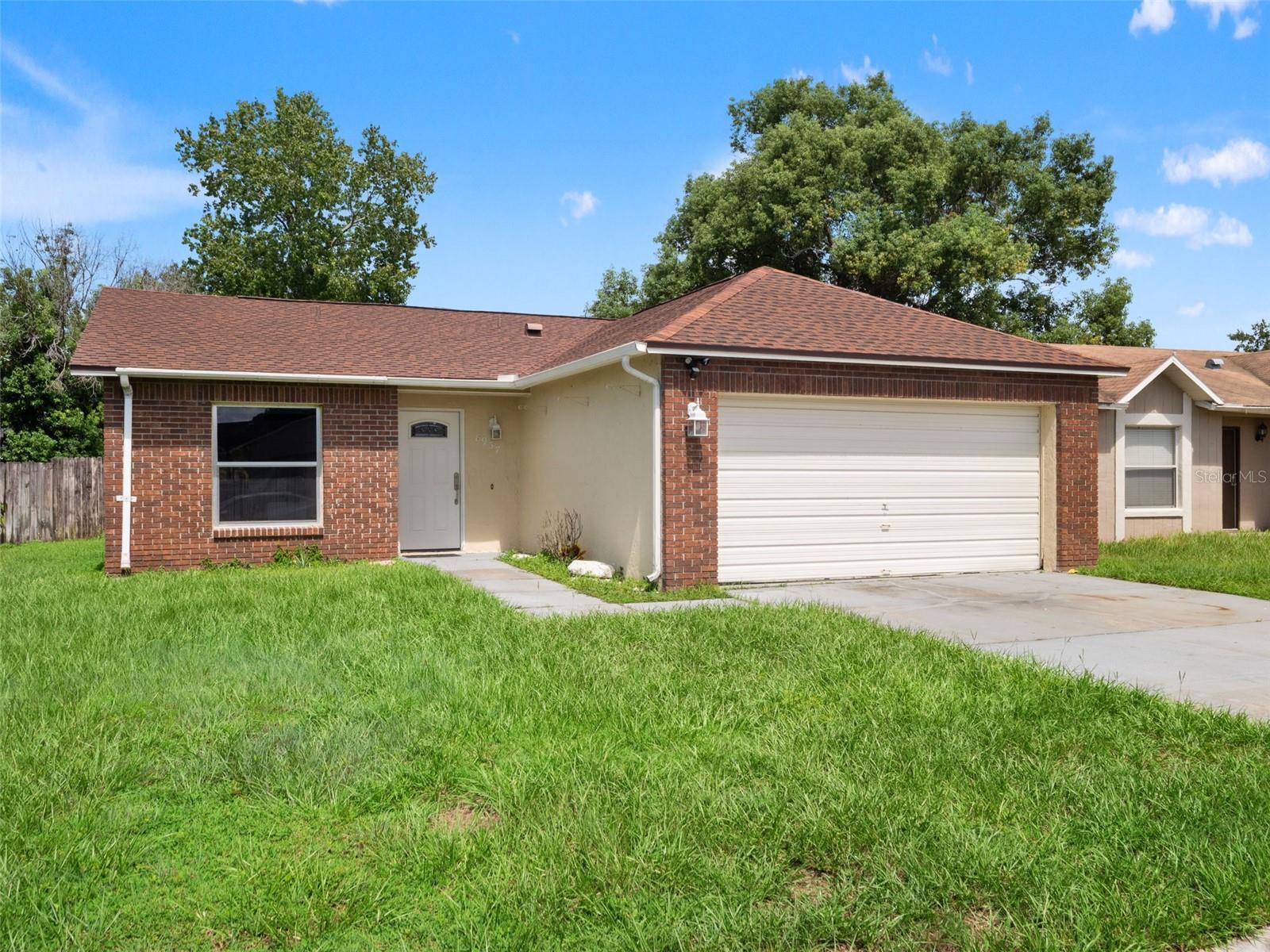 8937 Valencia Gardens Dr Property Photo 2