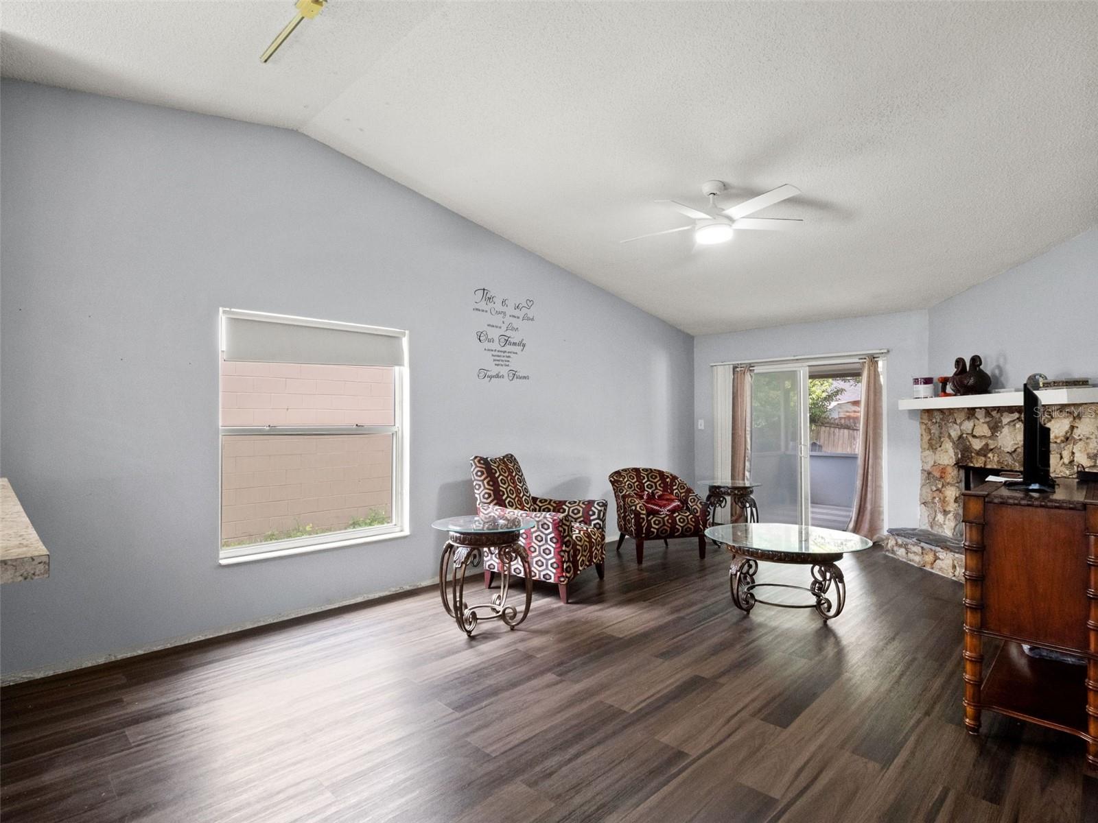 8937 Valencia Gardens Dr Property Photo 9