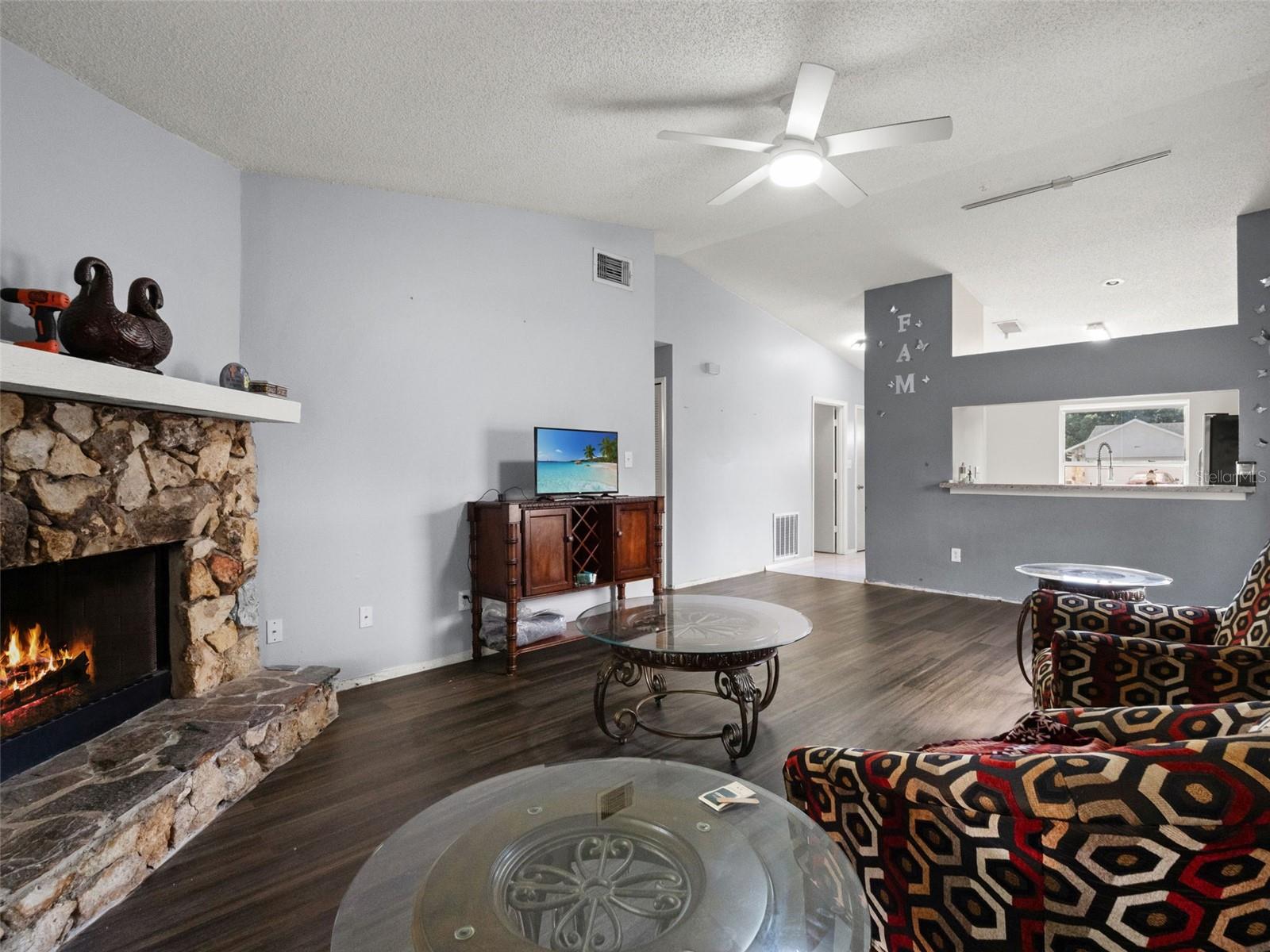 8937 Valencia Gardens Dr Property Photo 12