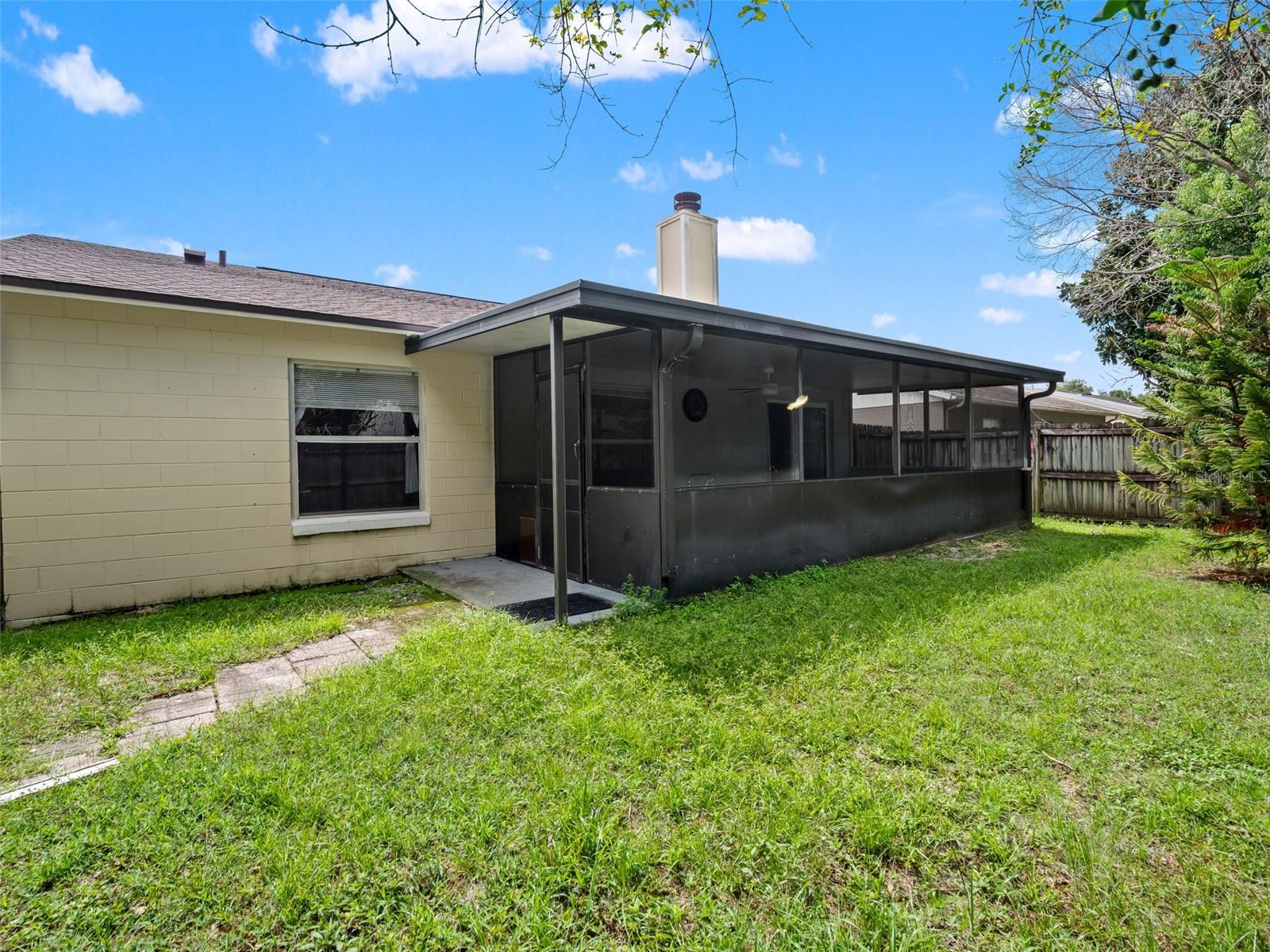8937 Valencia Gardens Dr Property Photo 22