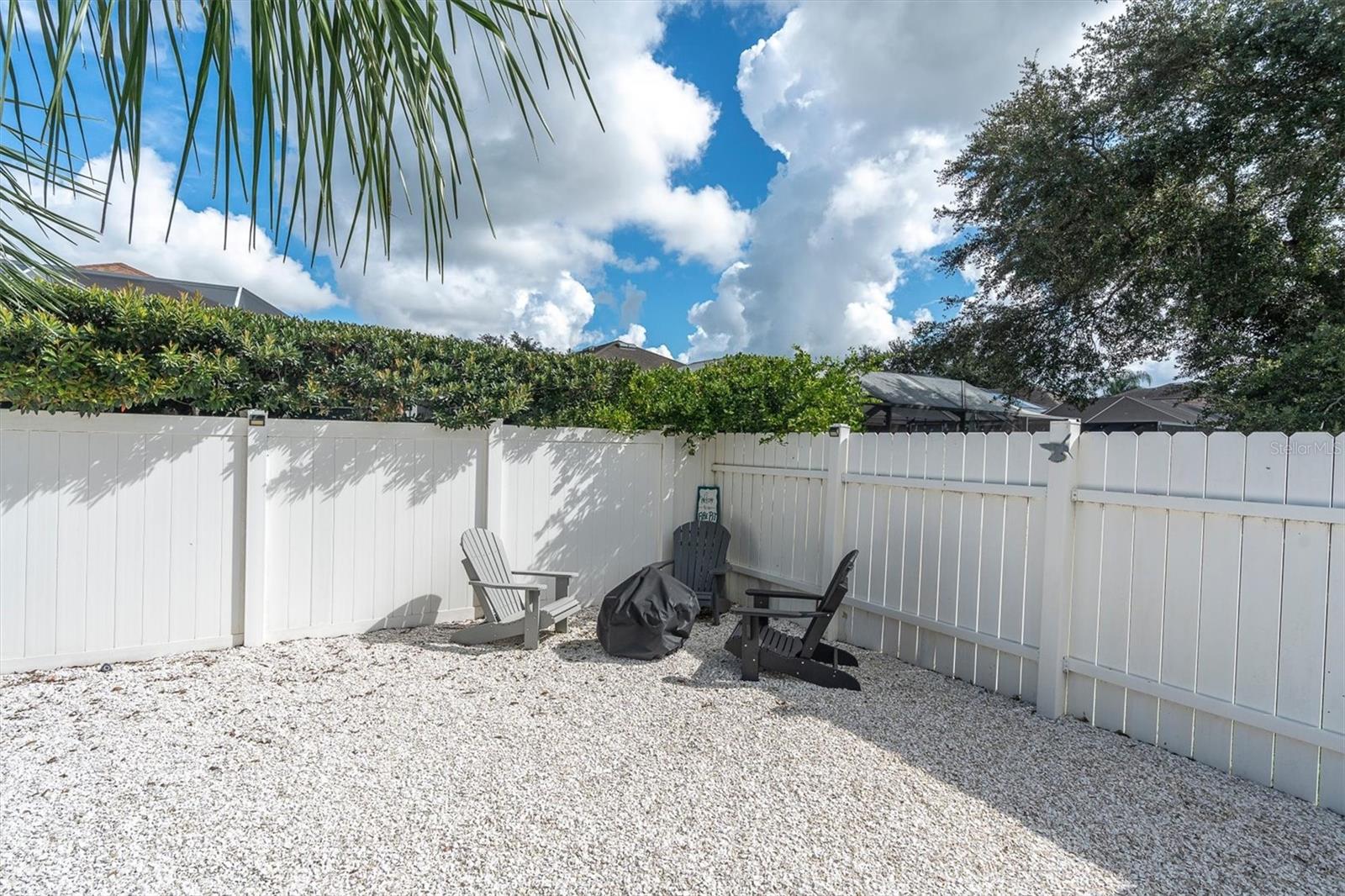 9535 Patrician Dr Property Photo 3