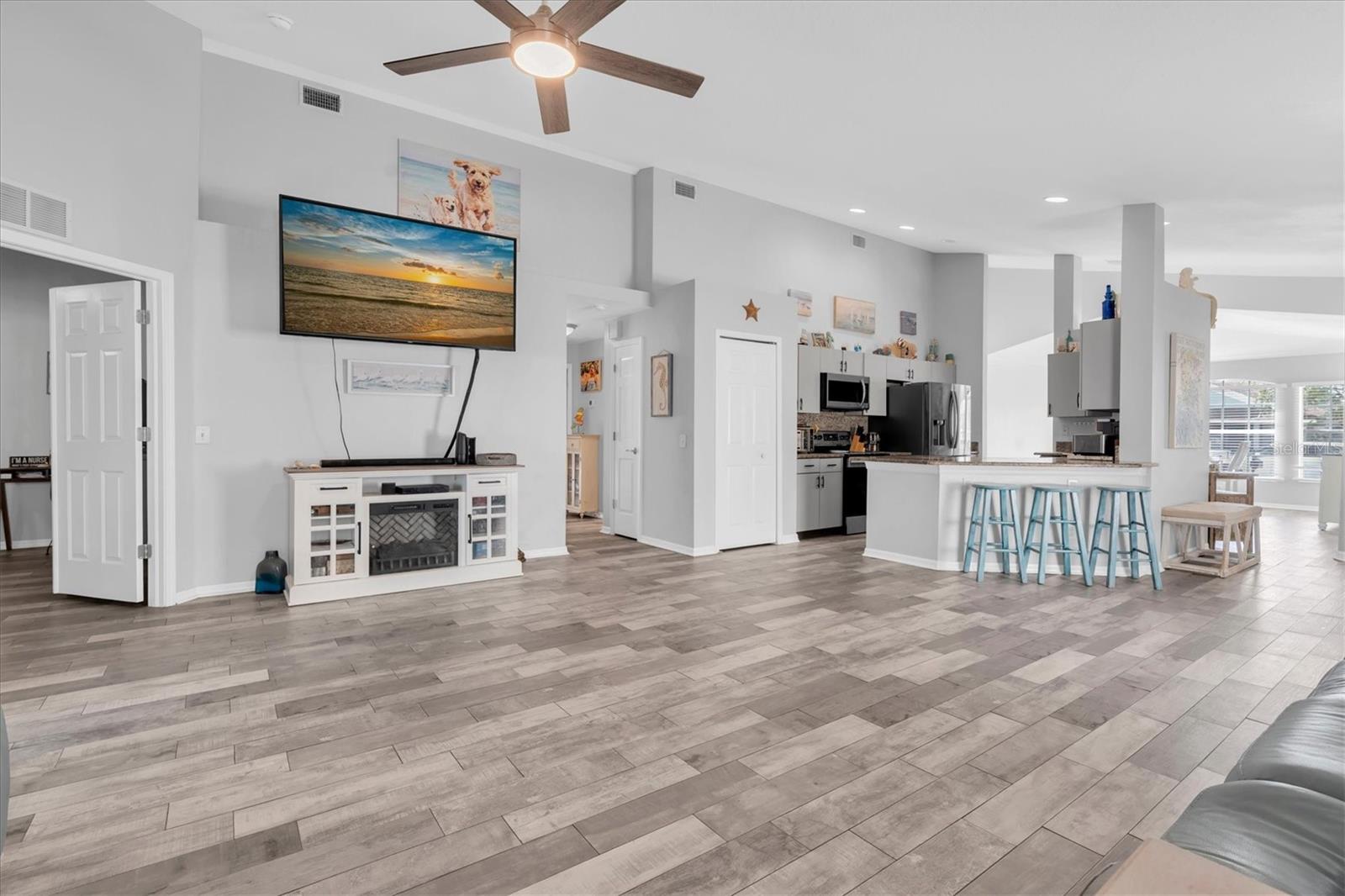 9535 Patrician Dr Property Photo 8
