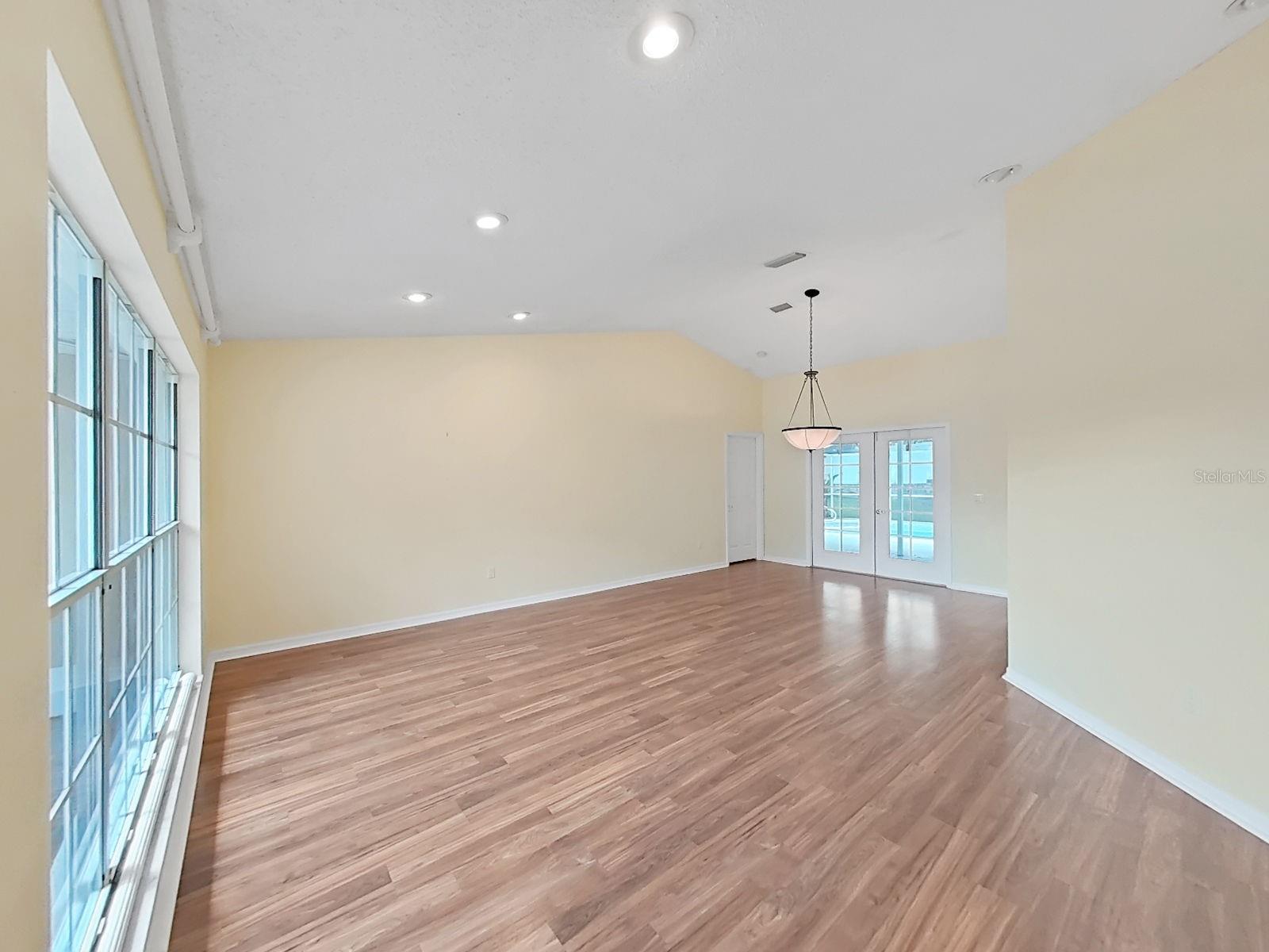 611 Tomoka Dr Property Photo 8