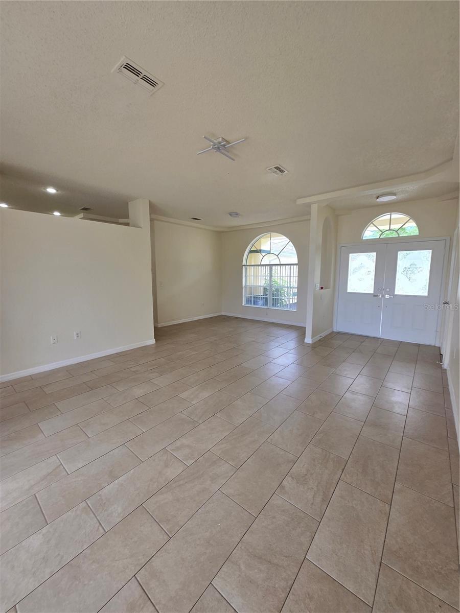 13130 Odham St Property Photo 4