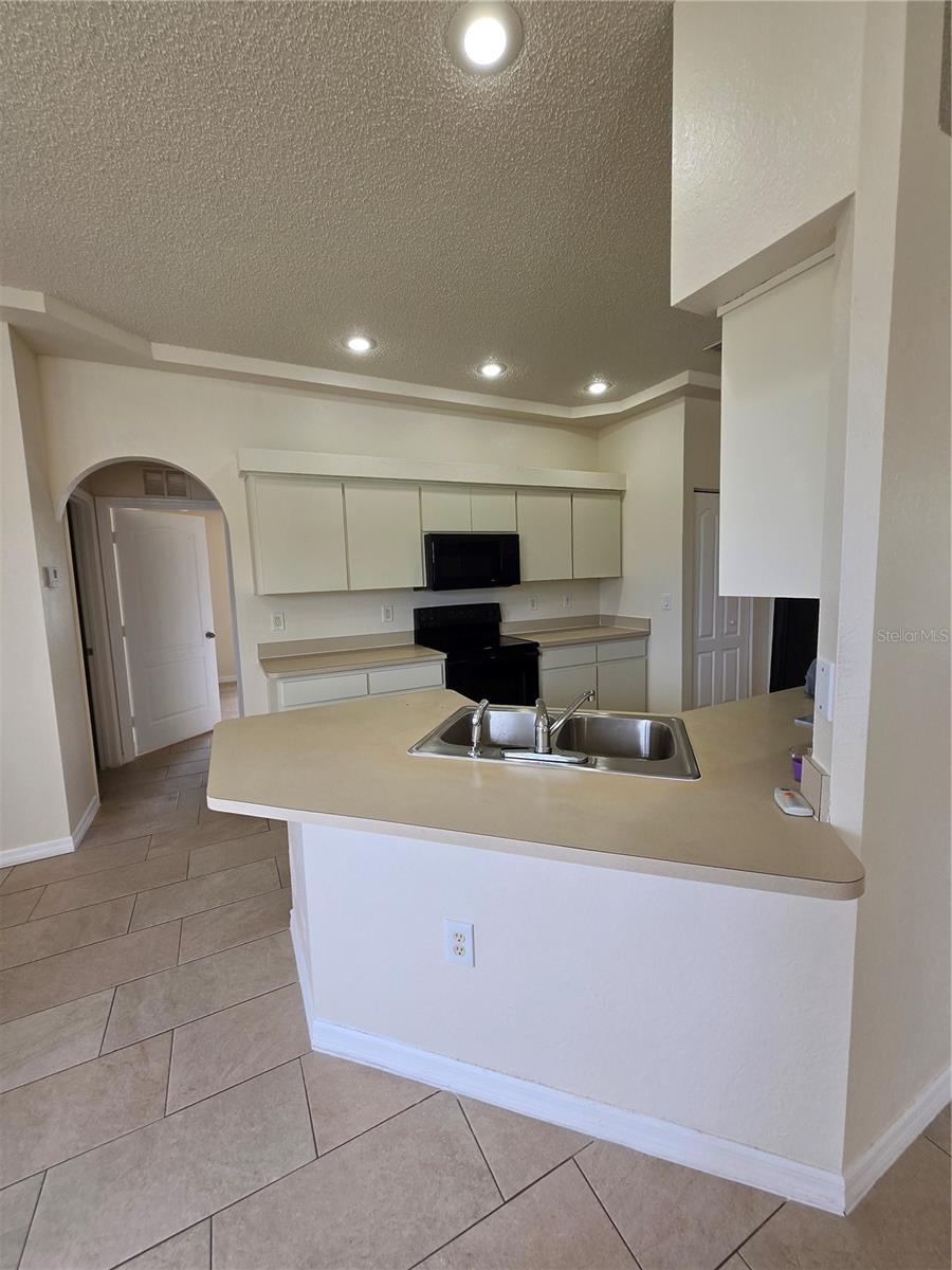 13130 Odham St Property Photo 6