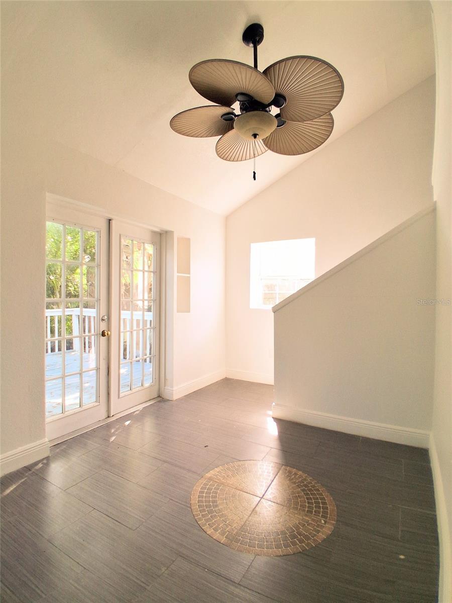 1655 Drew St Property Photo 4