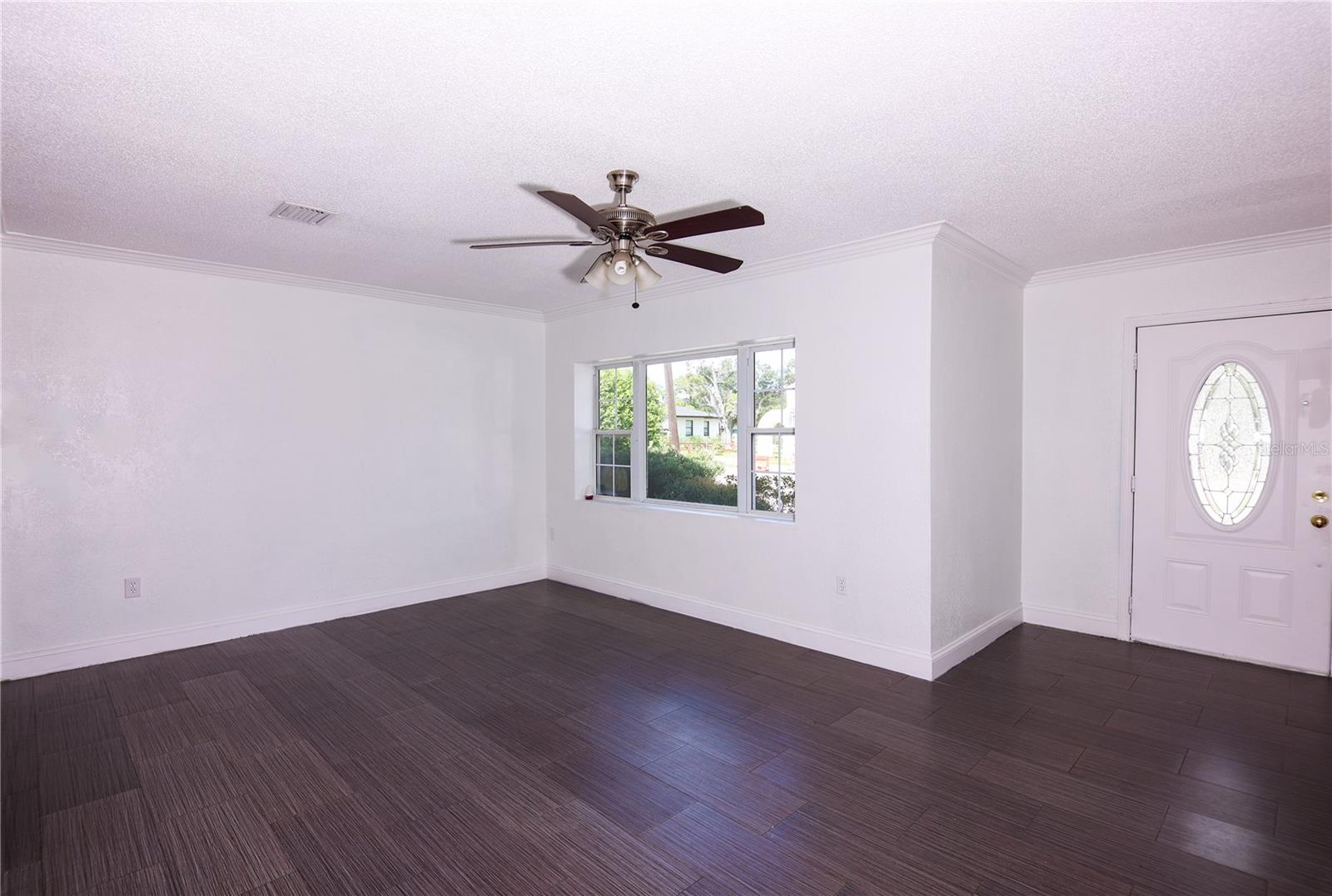1655 Drew St Property Photo 6
