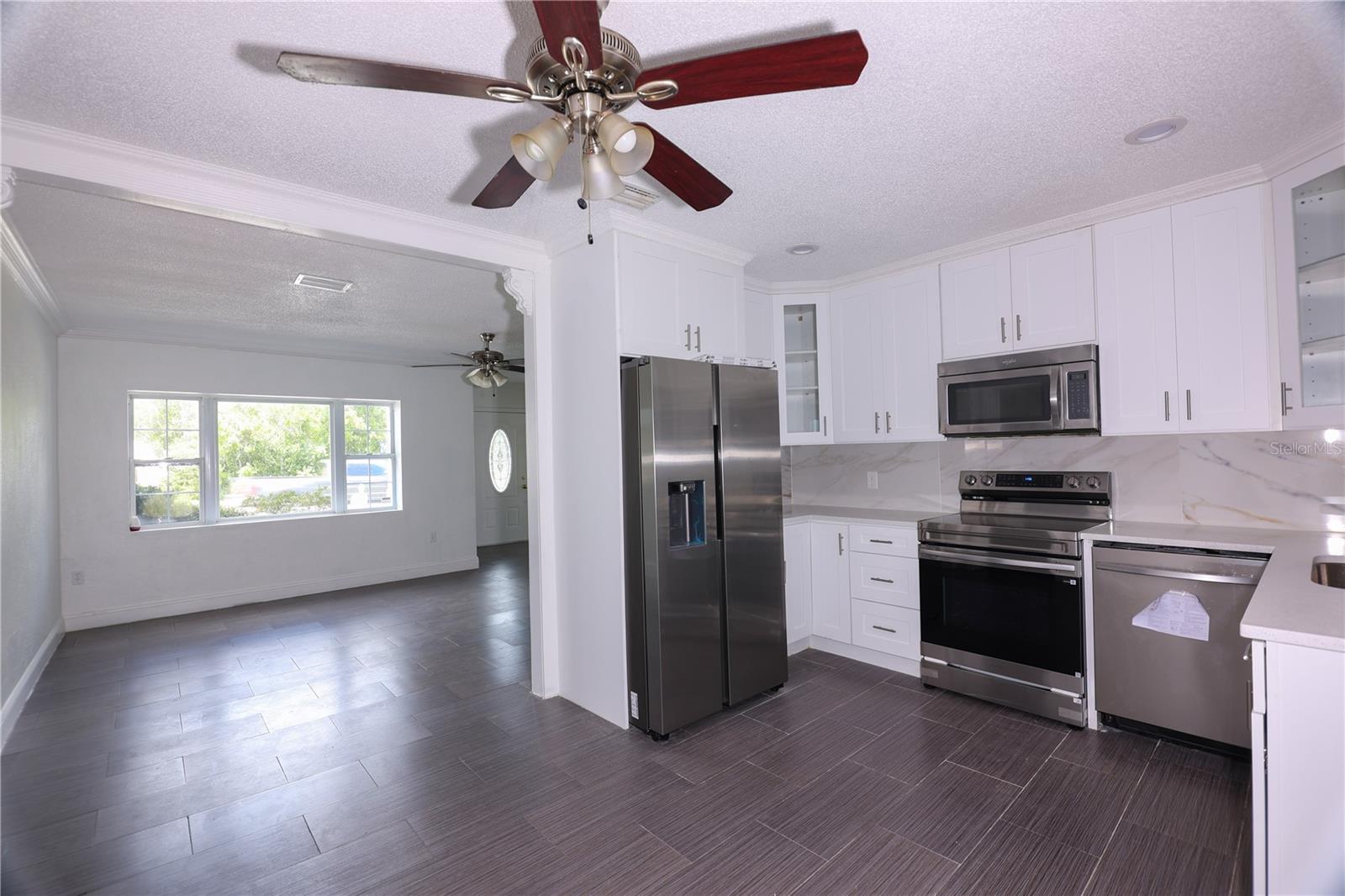 1655 Drew St Property Photo 7
