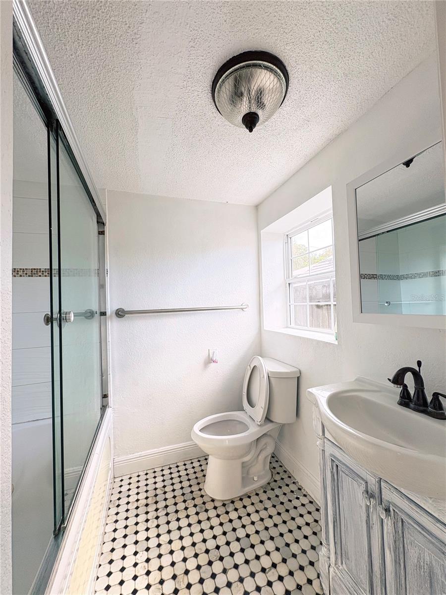 1655 Drew St Property Photo 8