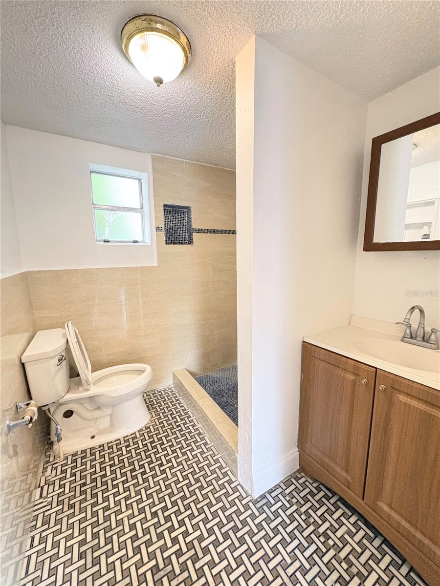 1655 Drew St Property Photo 10